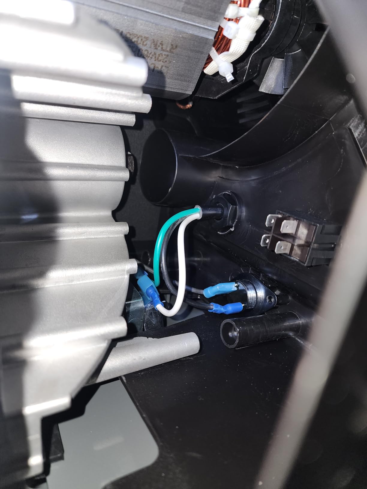 Klutch 20-Gallon Air Compressor, 2 HP, 120V, 175 PSI, 4.2 SCFM at 90 PSI customer photo 2