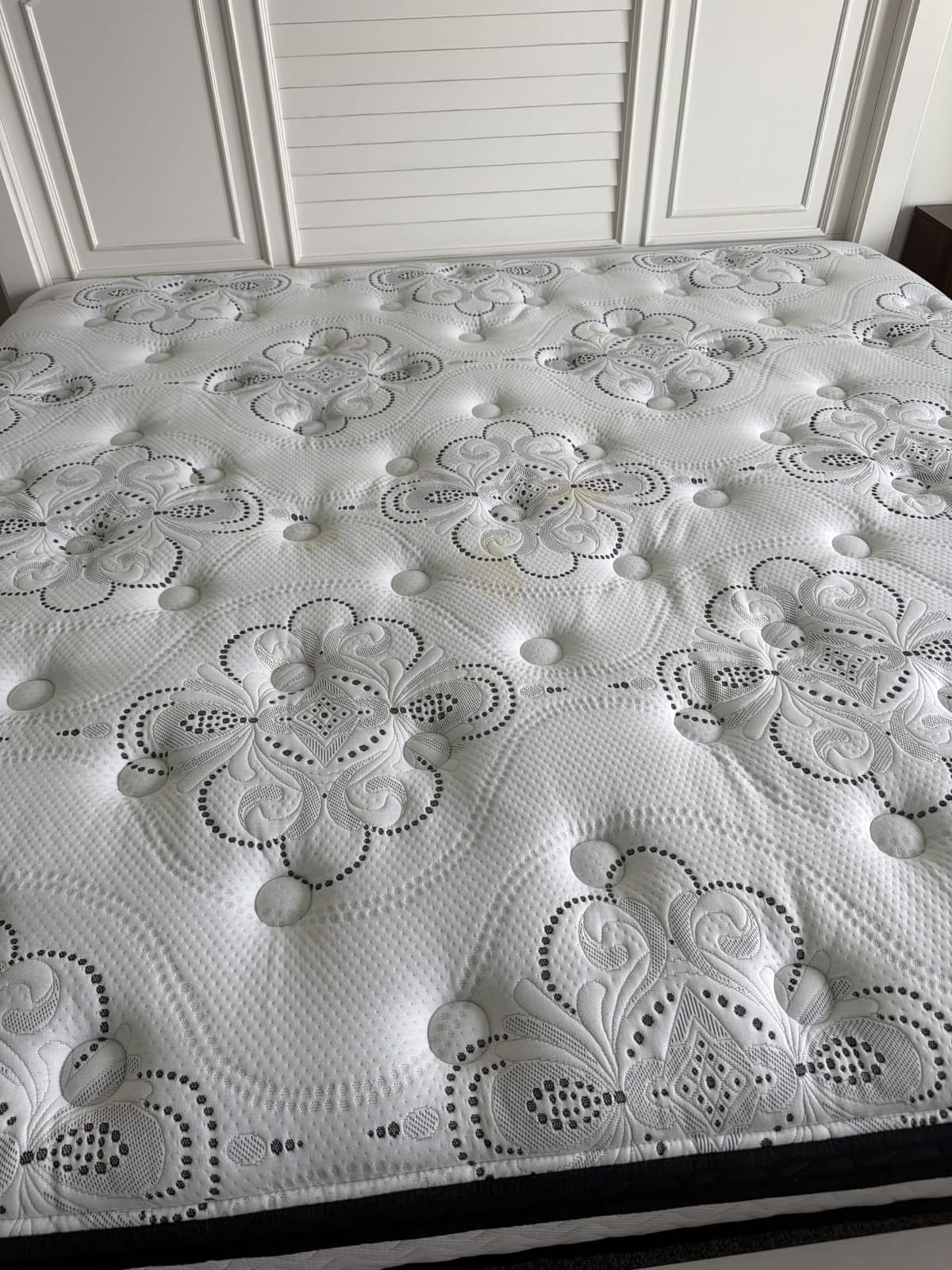 Signature Design by Ashley 12 Inch Hybrid Mattress Queen customer photo 2