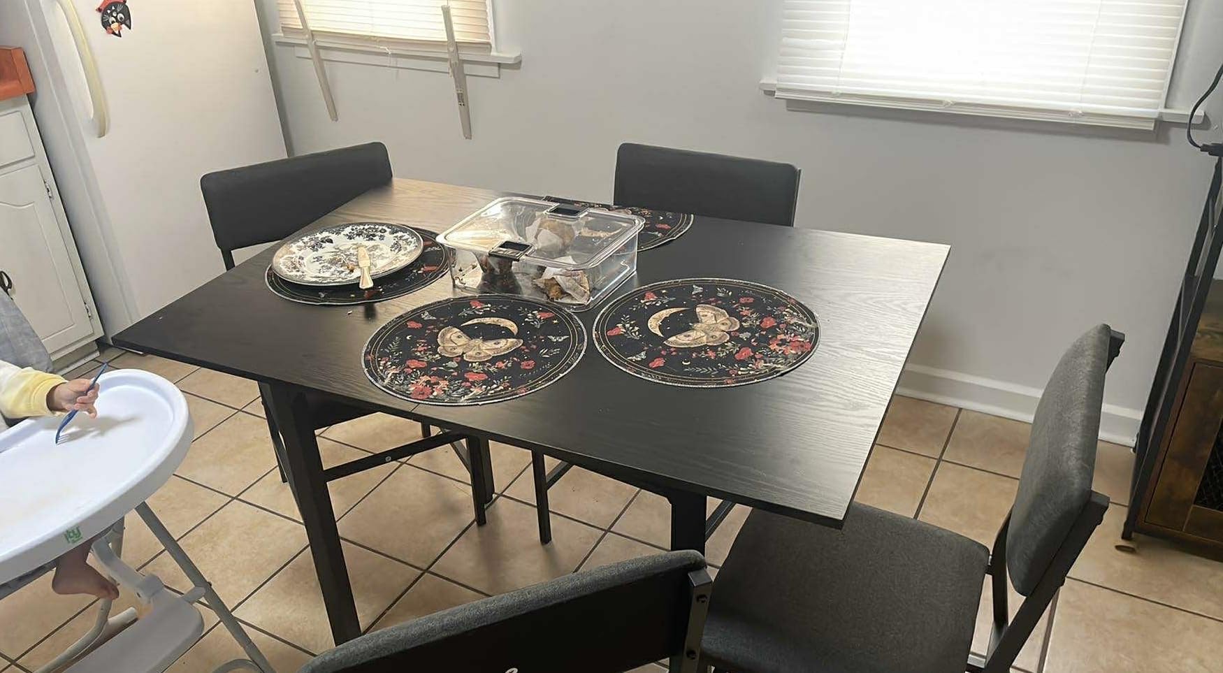 HUAHUU Dining Table Set for 4, Extendable Kitchen Table Cushion Chairs Set of 4, Rectangle Dining Table with Metal Frame & MDF Board, Folding for Small Apartment Saving Space, Black customer photo 2