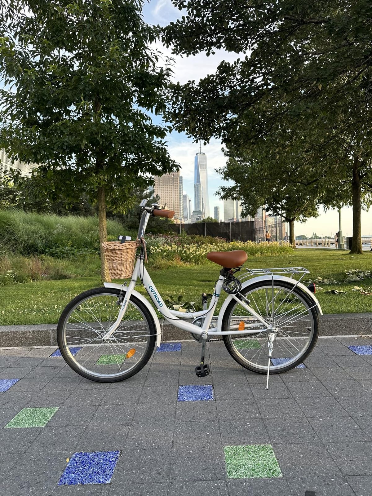 Outroad Beach Cruiser Bike, 24/26 inch Commuter Bicycle for Adult and Women,High-Carbon Steel Comfortable City Bikes with Rear Rack and Basket, (Black/Pink/White/Green/Purple) customer photo 2