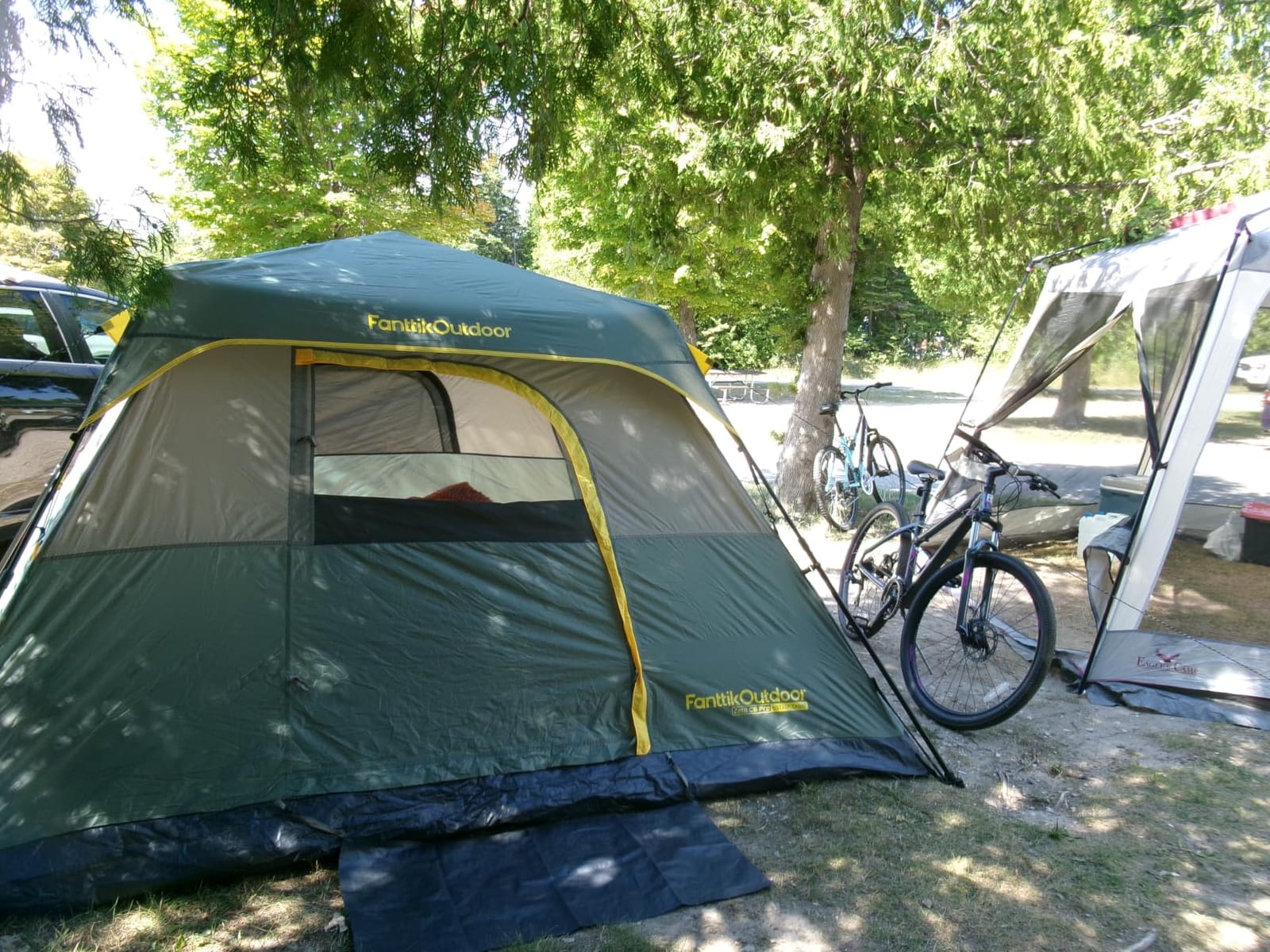 FanttikOutdoor Camping Tent 4/6/8/10 Person Instant Cabin Tent Setup in 60 Seconds with Rainfly & Windproof Portable with Carry Bag for Family Camping & Hiking, Upgraded Ventilation, Navy Blue customer photo 2