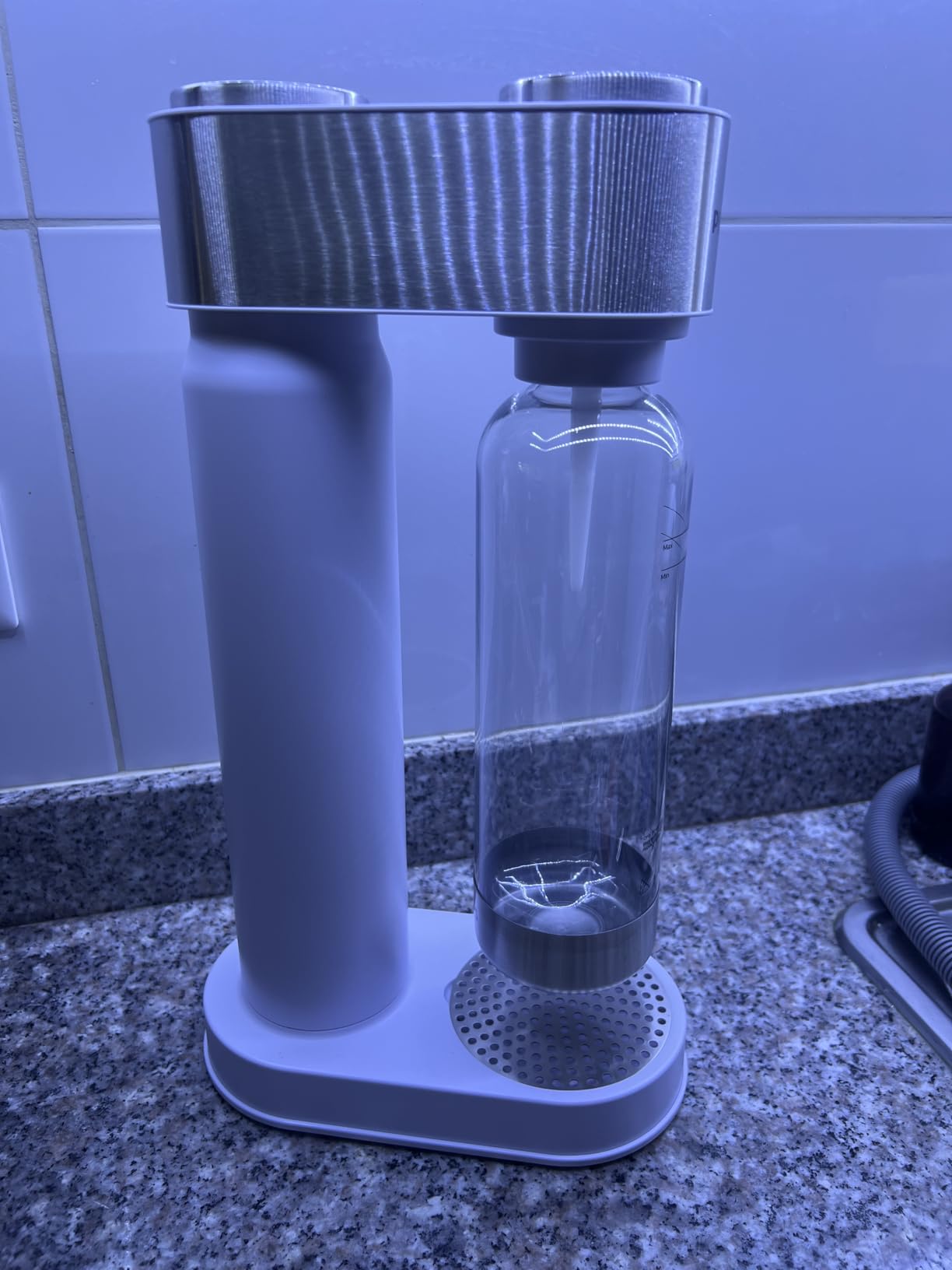 Philips Sparkling Water Maker & Soda Streaming Machine, ADD4902WHOQ/37 | Soda Maker with 1L PET BPA-Free Quick Twist Carbonating Bottle, Compatible with 60L CO2 Cylinder (Cylinder Not Included) customer photo 2