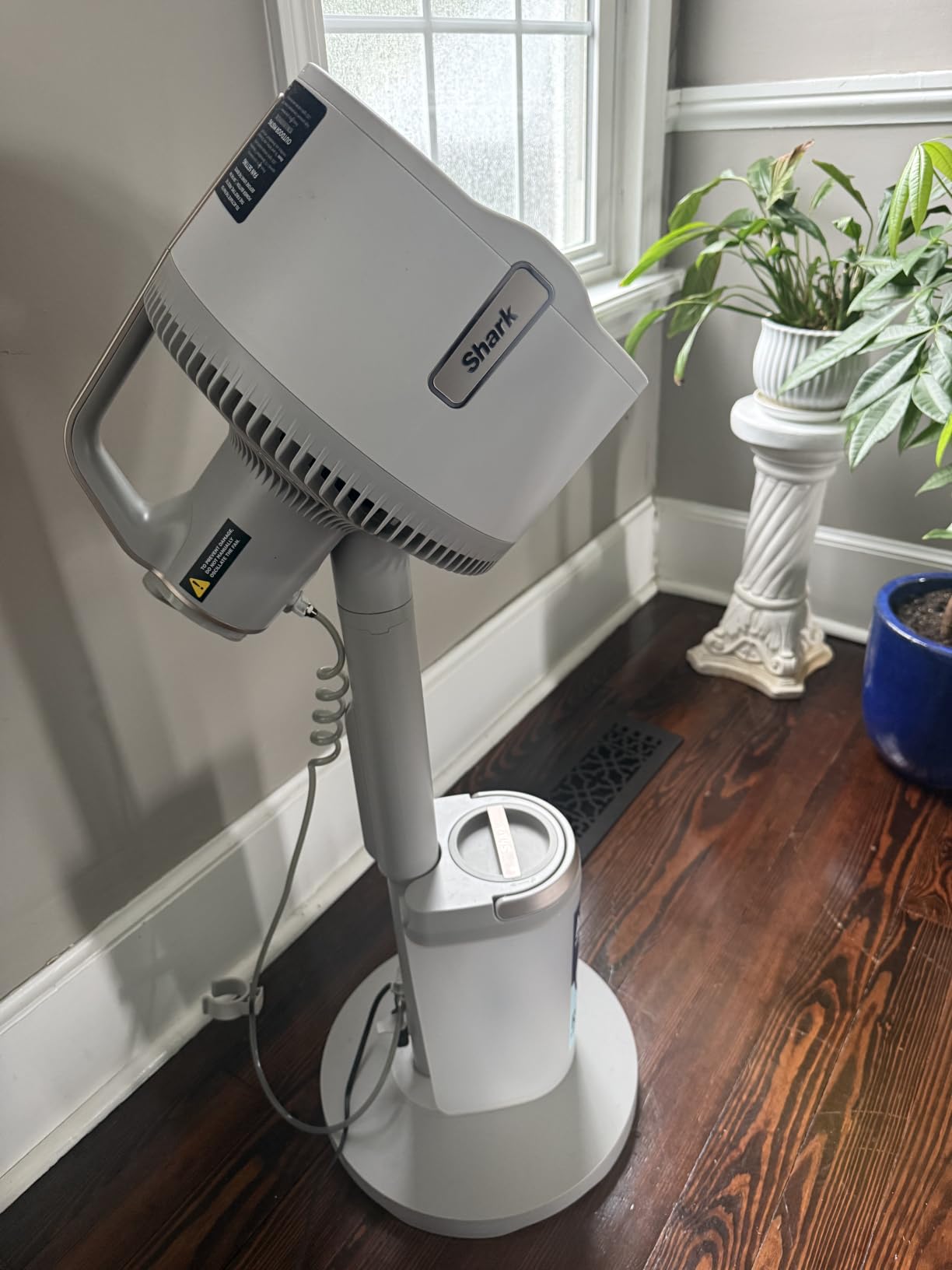 Shark FlexBreeze Pro Mist 2-in-1 Fan with Integrated Mist, Charcoal, FA302 customer photo 1
