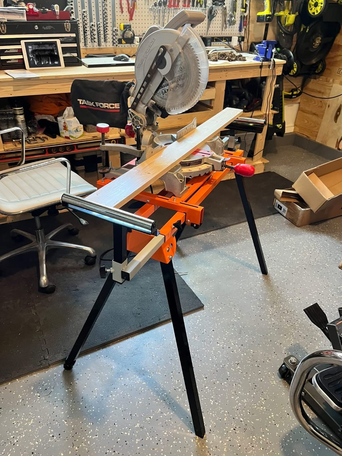 VEVOR 93in Collapsible Miter Saw Stand With Integral Mounting Bracket Clamp, Height and Length Adjustable, 500lbs Load Capacity, Portable Compact Folding With Wheels customer photo 2