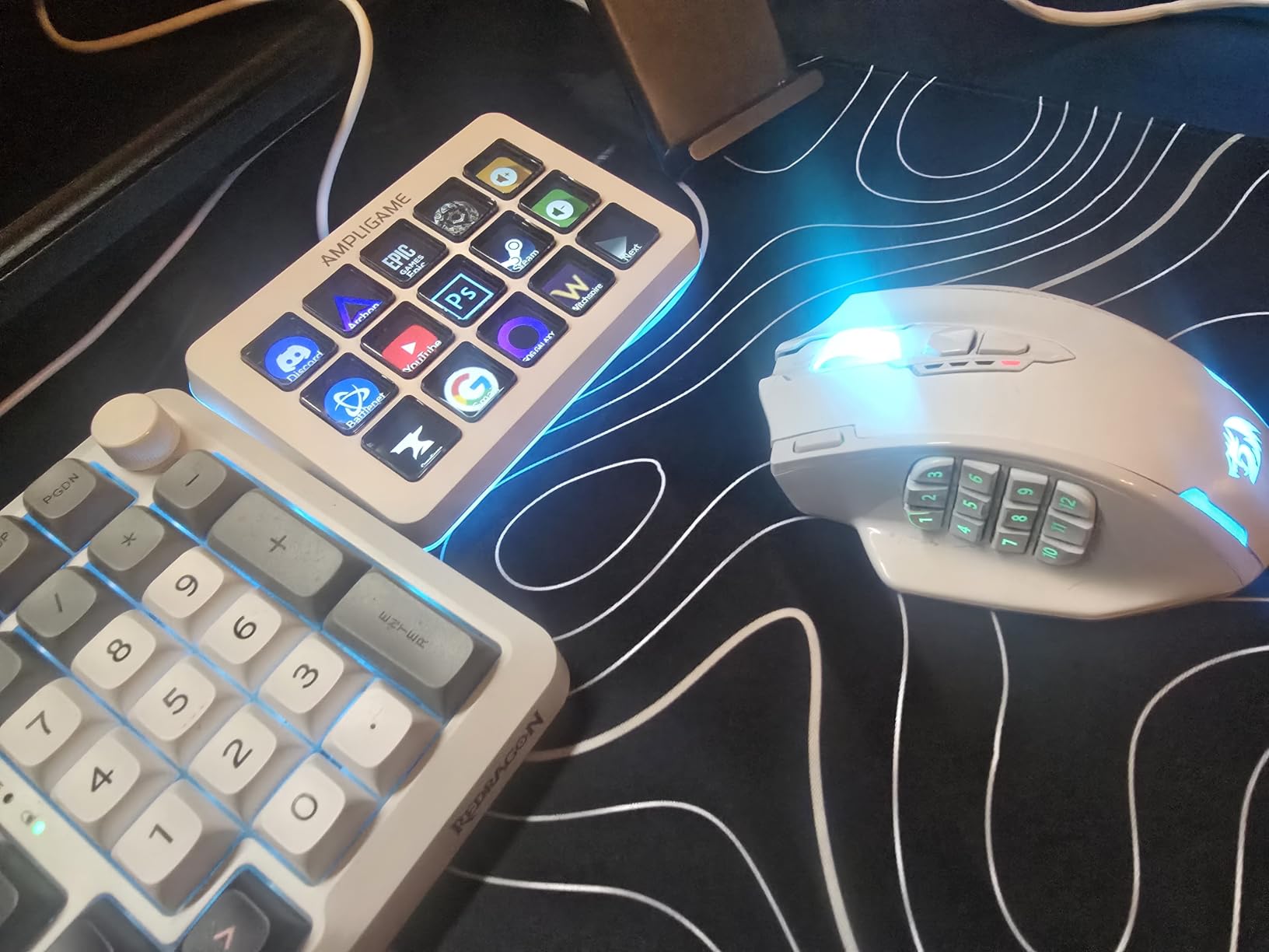 FIFINE AmpliGame Gaming Controller with 15 Shortcuts for OBS Streaming Studio with Macro Keys, Trigger Actions, PC Media RGB Controller for Content Creation/Office Work-D6 White customer photo 2