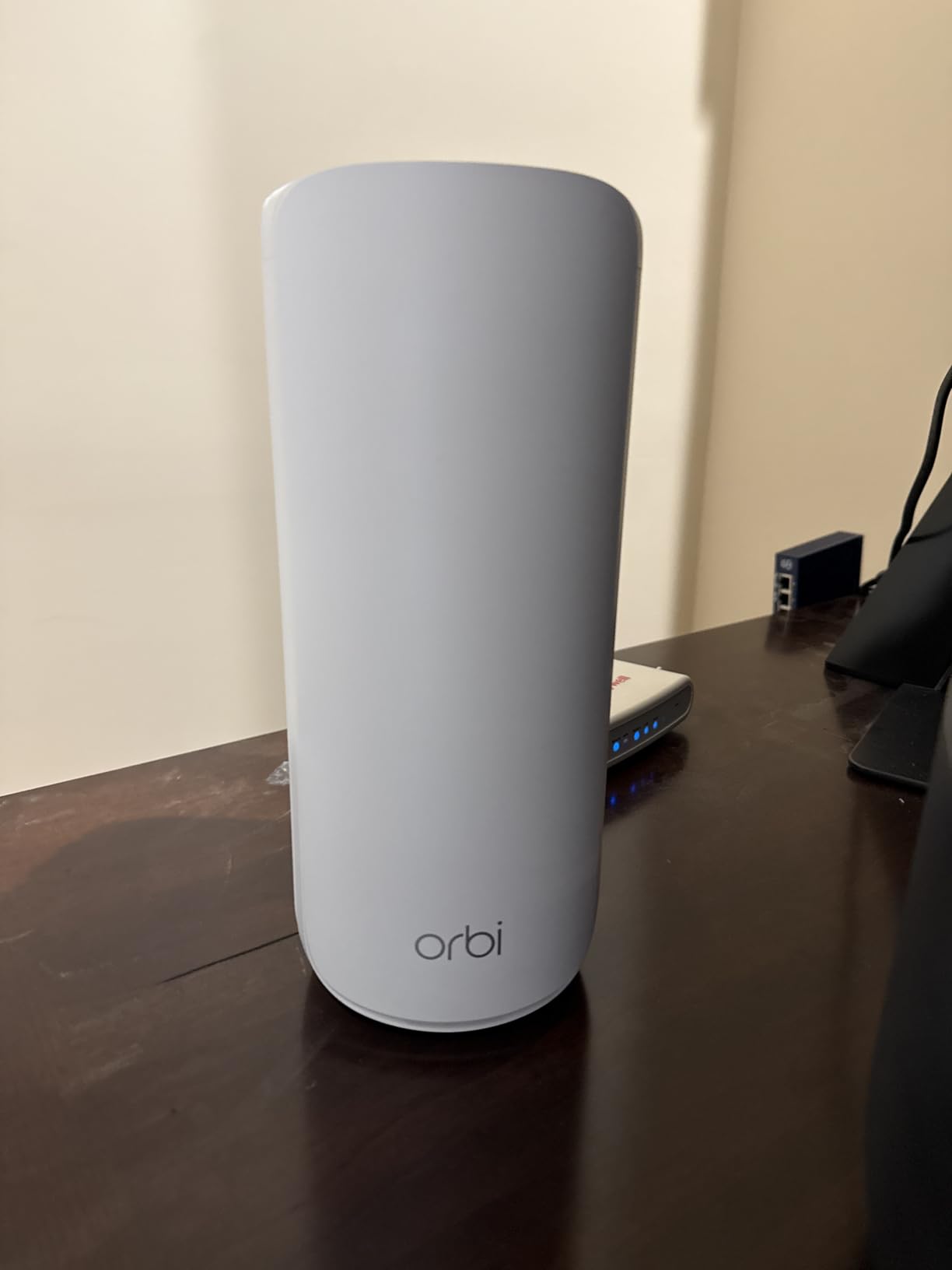 NETGEAR Orbi 870 Series WiFi 7 Mesh System (3-Pack) | Up to 9,000 sq ft, Up to 21 Gbps customer photo 1
