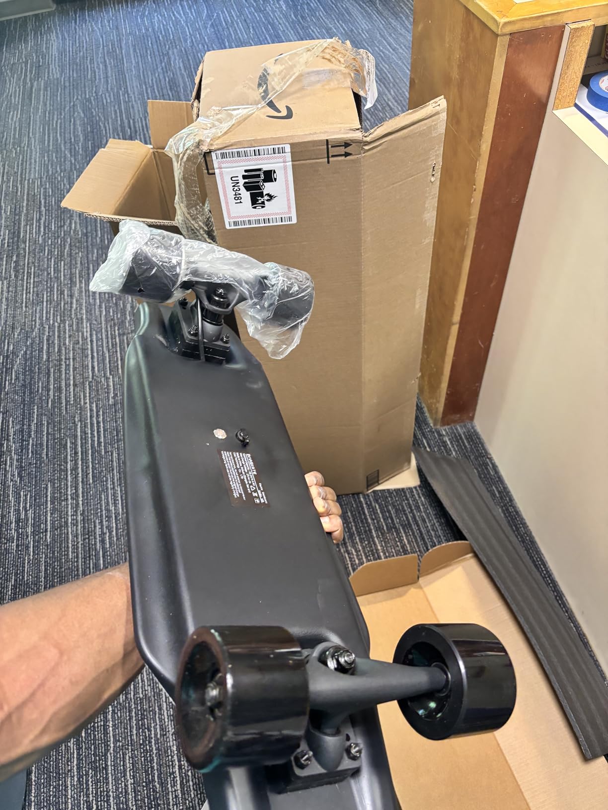 M8 Electric Skateboard with Remote, 15 Mph Top Speed, 9 Miles Range, 400W Hub-Motor, Skateboard for Adults & Teens customer photo 1