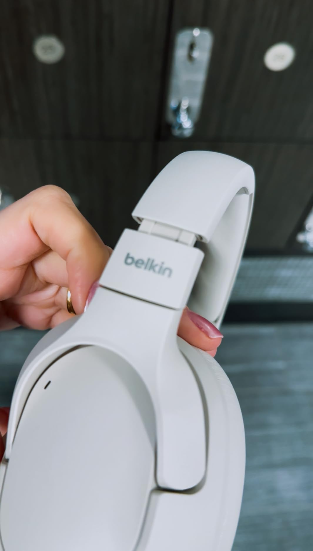 Belkin Isolate Over-Ear ANC Headphones, CloudCushion, 60H customer photo 1