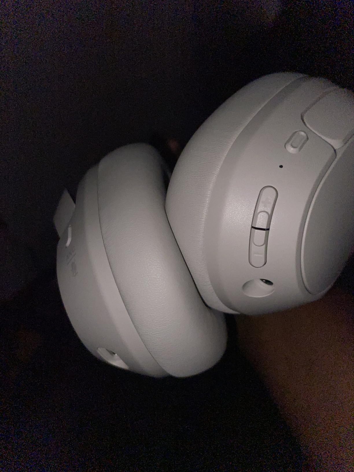 Belkin Isolate Over-Ear ANC Headphones, CloudCushion, 60H customer photo 2