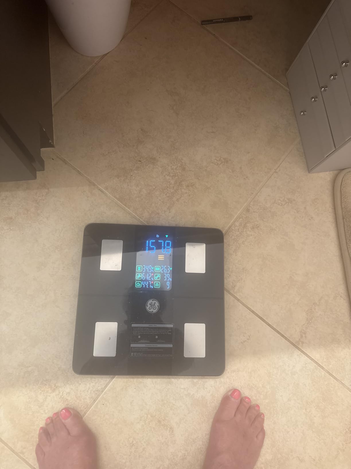 GE Smart Scale for Body Weight, BMI, Body Fat, Muscle Mass, Large Display | 14 Metrics Body Composition Scale for Bathroom, 5.3-inch Screen, Accurate Weighing with Bluetooth Sync, Black customer photo 1