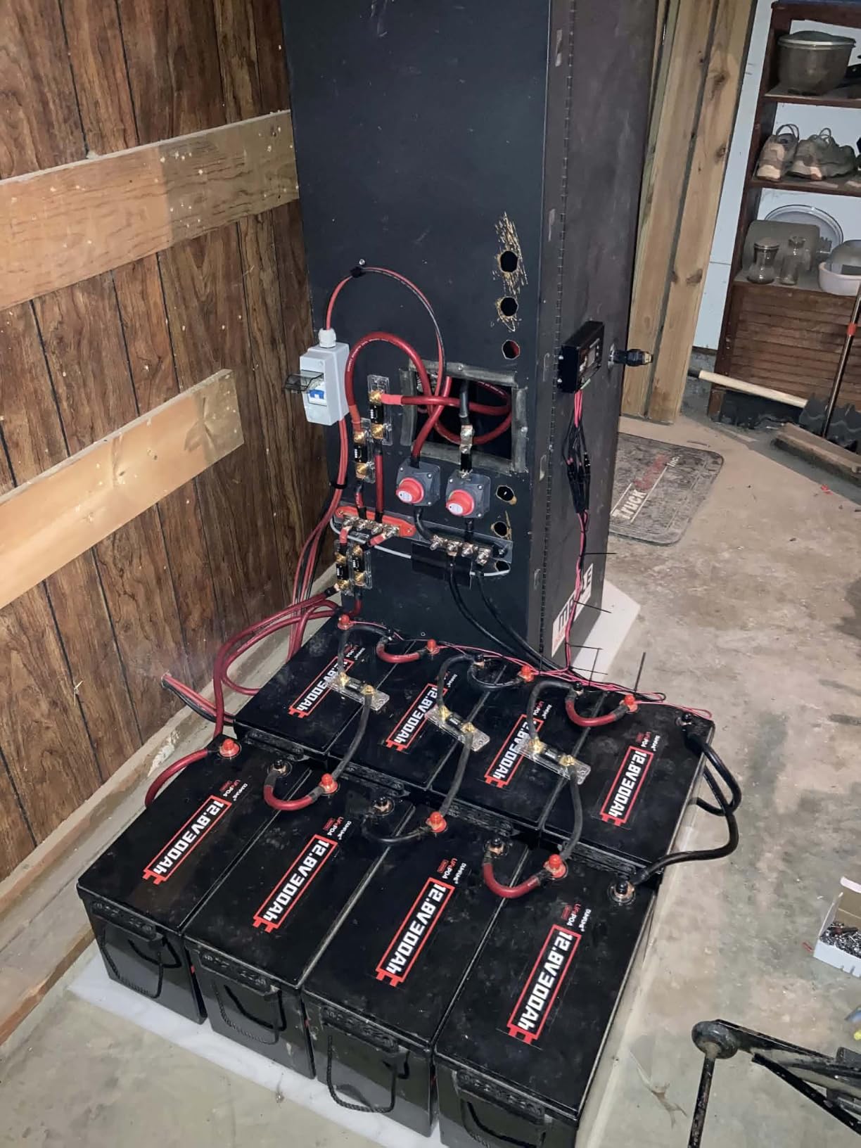 12V 300Ah (314Ah) Lithium LiFePO4 Battery With 200A BMS | 4019Wh High Capacity, 15000+ Deep Cycles, Low Temp Protection, IP65 Waterproof for Solar Energy, Storage Backup Power, RV, Camping customer photo 1