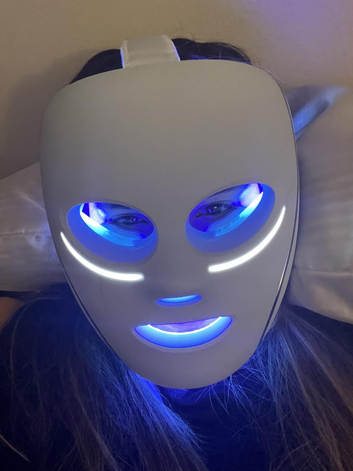 Shark CryoGlow LED Face Mask, Red Light Therapy, Under-Eye Cooling, FW312 | Red, Blue & Deep Infrared Light, Skincare Device for Fine Lines & Acne, Clinically Tested & FDA-Cleared, 4 Modes customer photo 1
