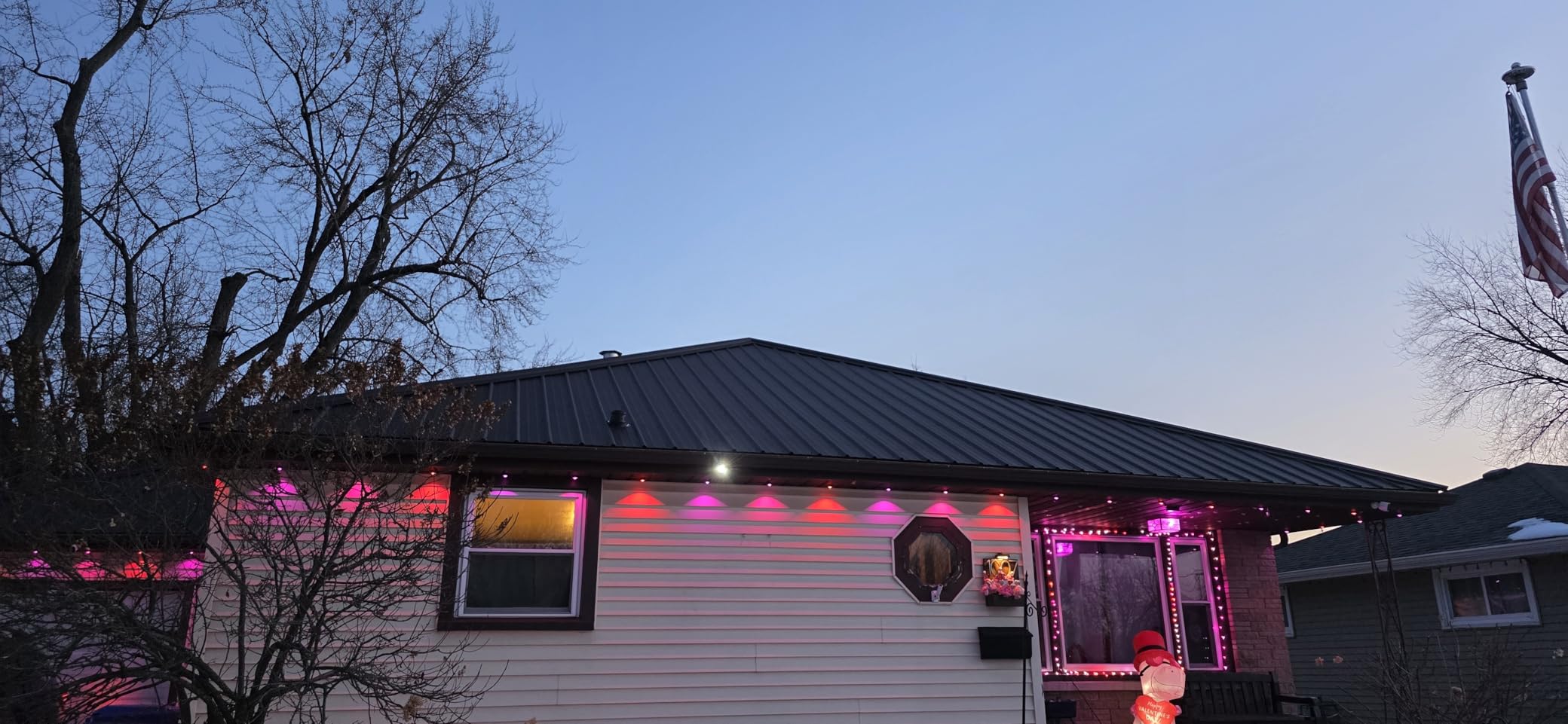 Govee Permanent Outdoor Lights Pro, 200ft with 120 RGBIC LED Lights, White customer photo 1
