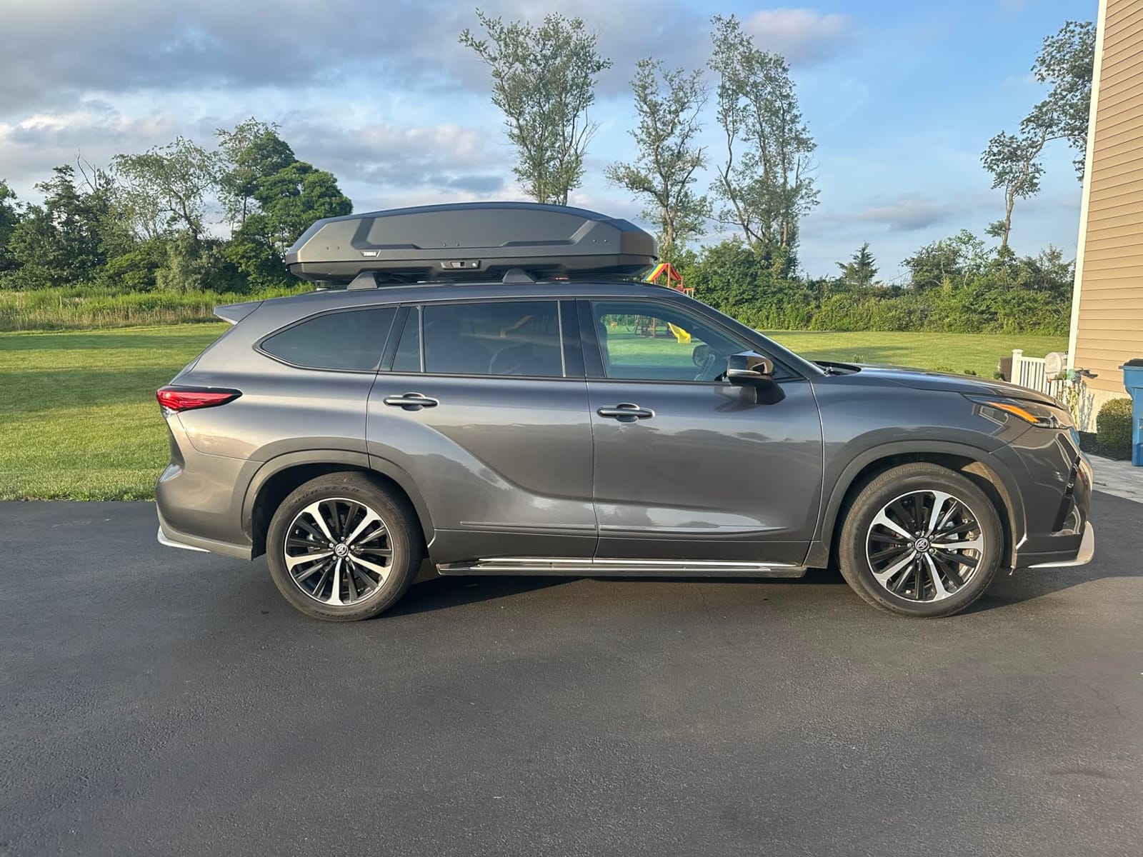 Thule Force 3 XL US Rooftop Cargo Box customer photo 1