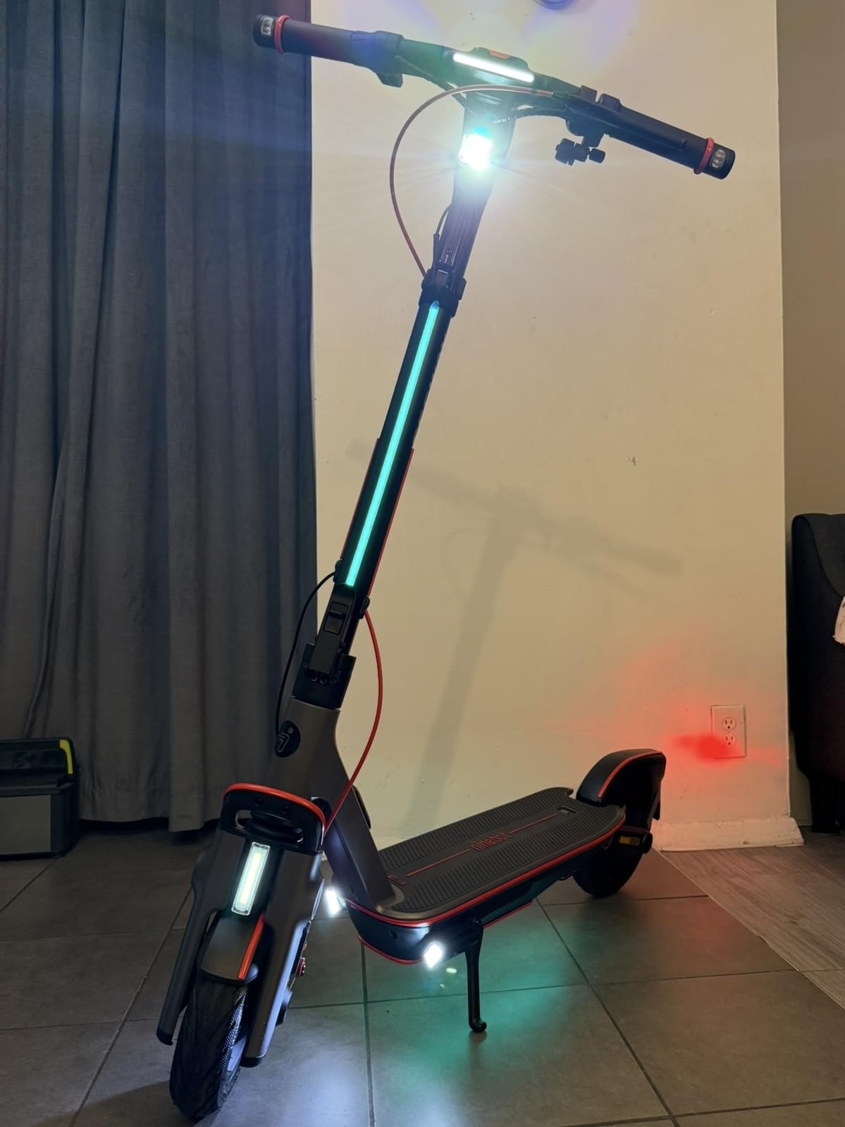 Segway Ninebot F3 Electric Scooter, Up to 20 MPH, 44-Mile Range, Self-Sealing Tubeless Tires, Front Hydraulic & Rear Elastomer Suspension customer photo 1