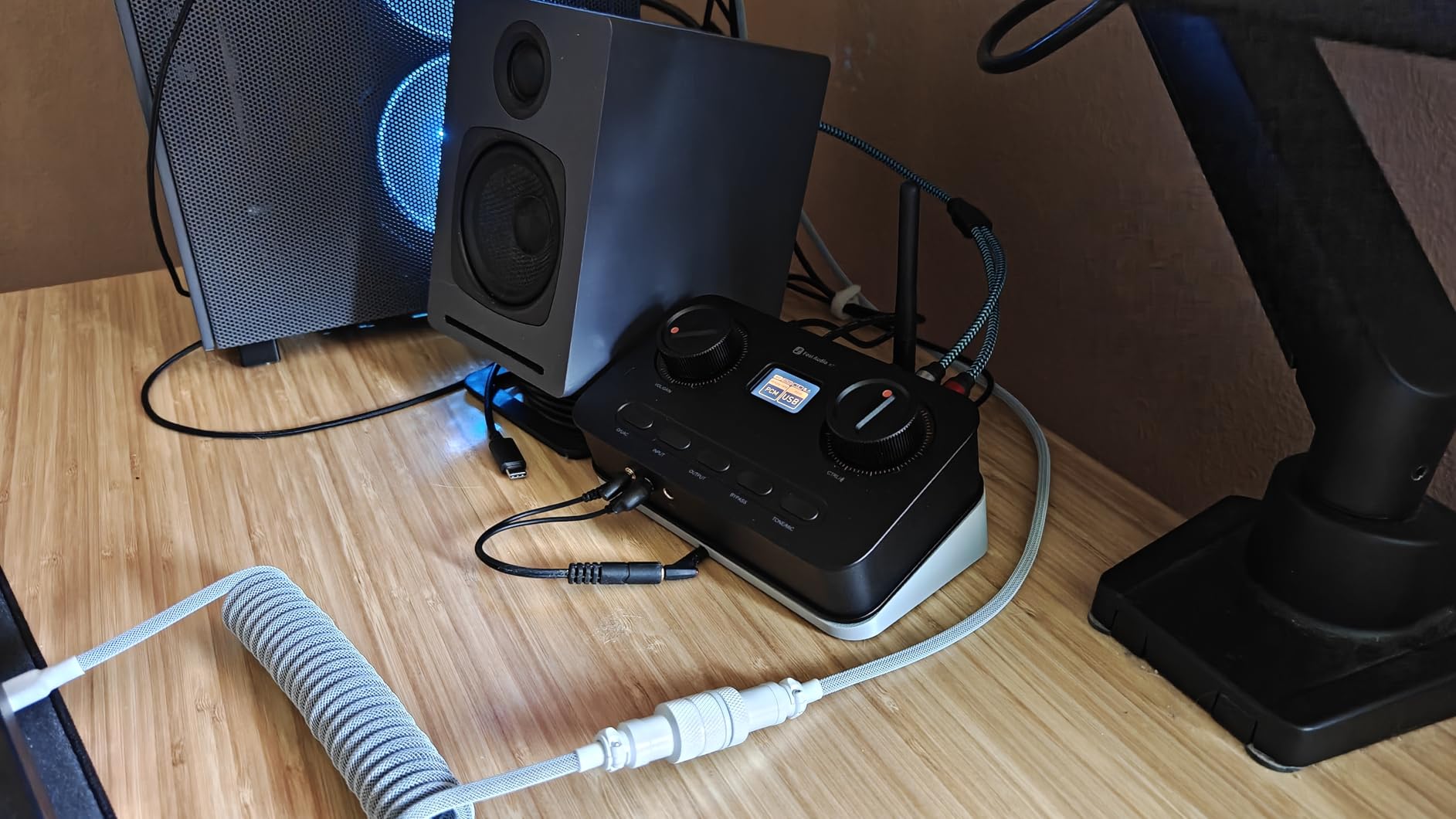 Fosi Audio K7 DAC Headphone Amp, Desktop Headphone Amplifier for Gaming PC PS5 Switch, PCM 384kHz/32bit, 2100mW, USB C/Bluetooth aptX HD LL/Optical/Coaxial/Mic Input, 4.4mm Balanced/3.5mm/RCA Output customer photo 1