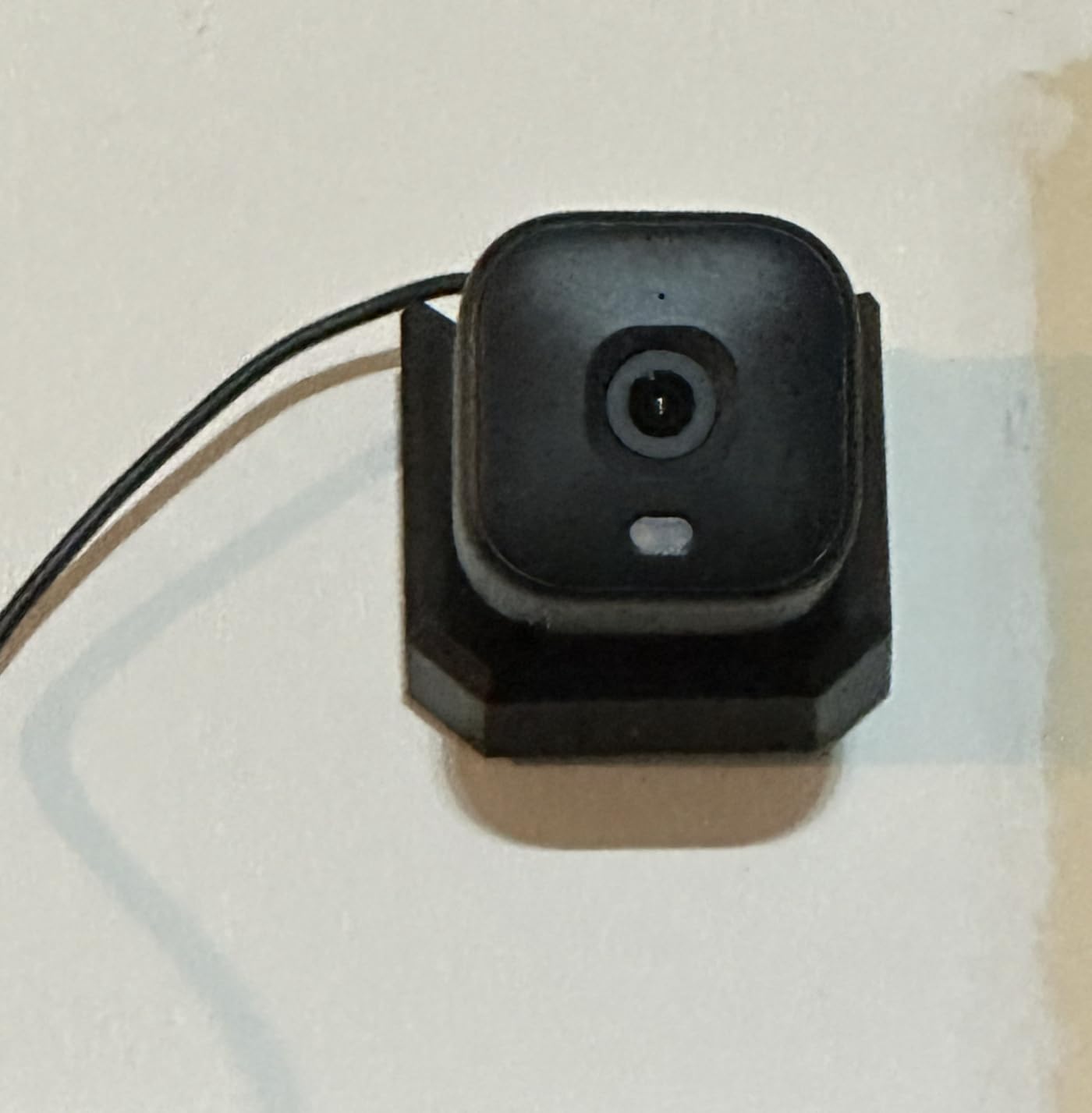 Blink Mini 2K+ (newest model) - Plug-in Home & Pet Indoor Security Camera with 2K video resolution, night vision, enhanced audio, motion detection - 1 camera (Black) customer photo 2