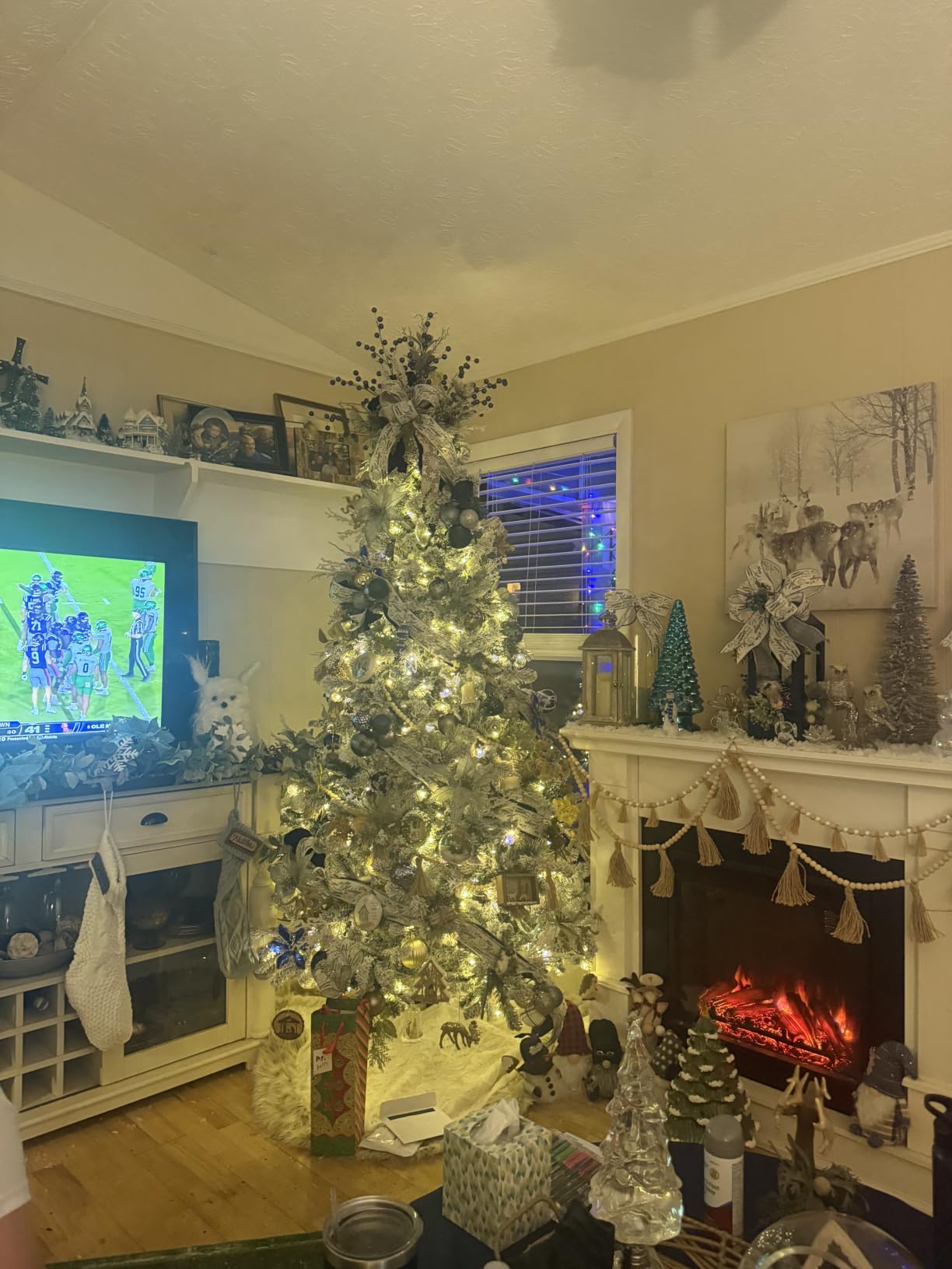 SHareconn 7ft Prelit Flocked Spruce Artificial Christmas Tree with Remote customer photo 1
