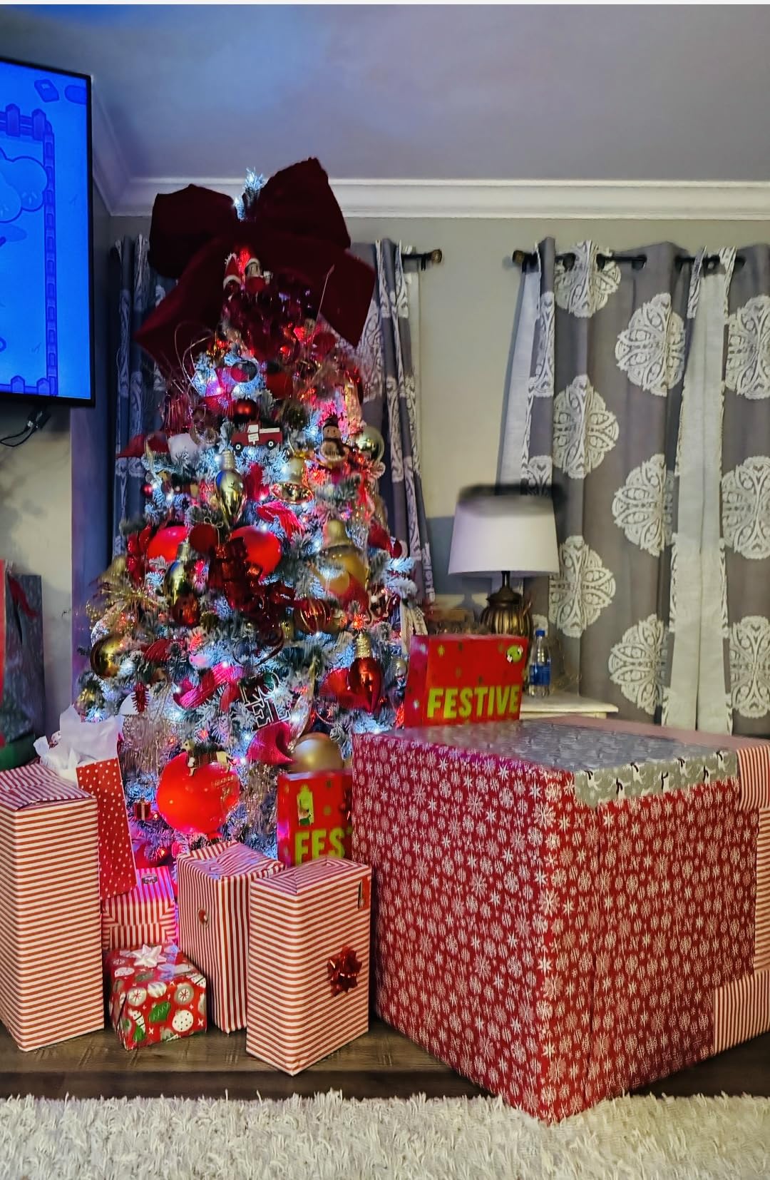 SHareconn 7ft Prelit Flocked Spruce Artificial Christmas Tree with Remote customer photo 2