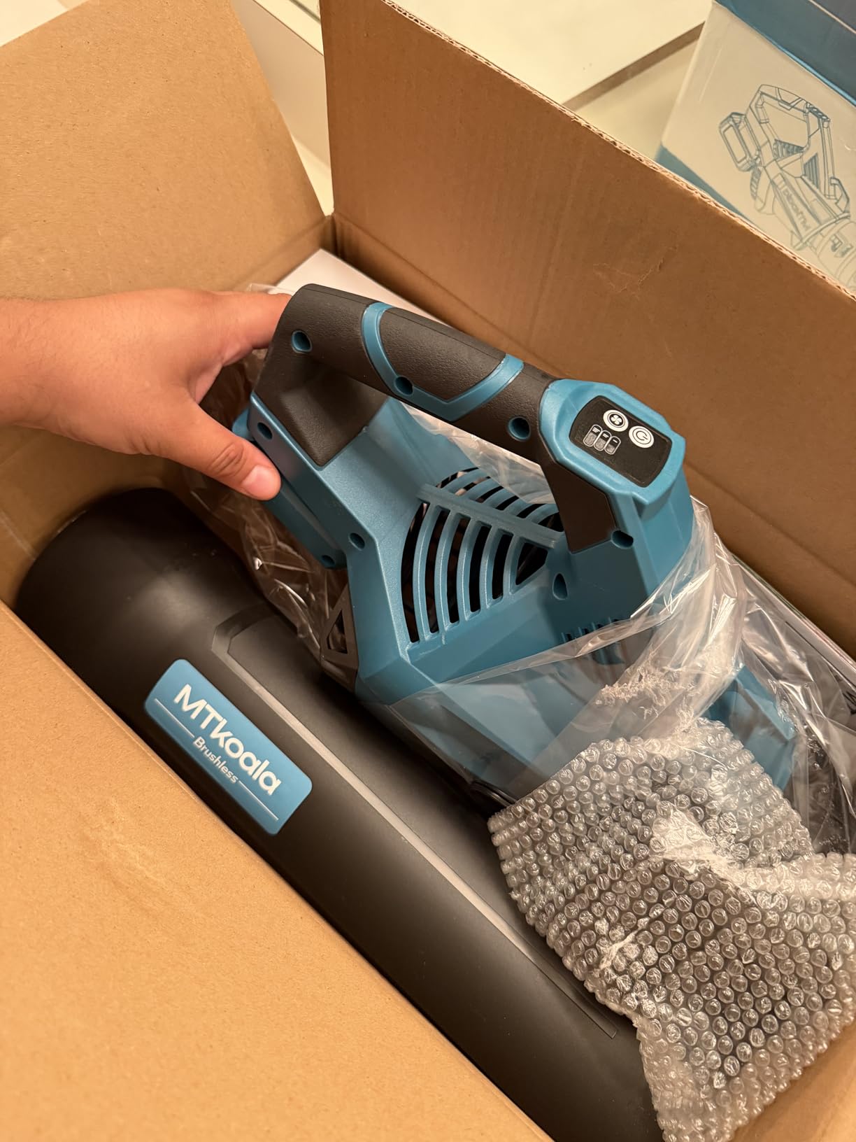 Leaf Blower Cordless, New Upgraded 1200W Brushless Motor Leaf Blower, 700CFM 200MPH with 3 Speed Modes, 160Mins Max Runtime customer photo 1