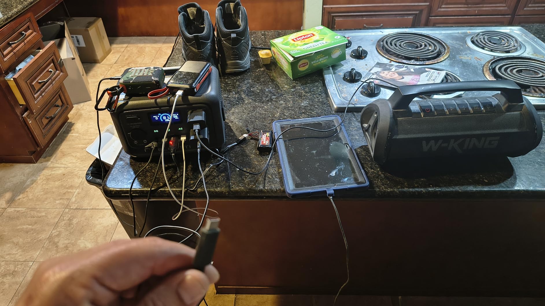 BLUETTI Elite 30 V2 Portable Power Station 288Wh 600W LFP Solar Generator, Power Lifting 1500W, 10ms UPS, 45 Min Fast Charging, Emergency Backup Power for Blackout, Camping, Outage customer photo 1