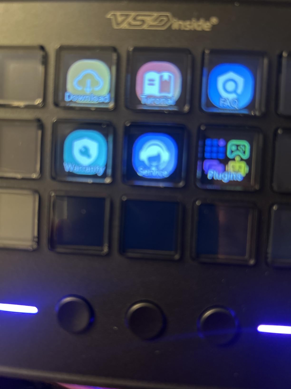 VSDINSIDE Macro Keypad, Stream Controller Deck Gaming Streaming Shortcut Keyboard, 18 Programmable Keys Customizable Visual AI Pad USB Soundboard for OBS, YouTube, Desk Office Setup, Laptop, PC, Mac customer photo 2