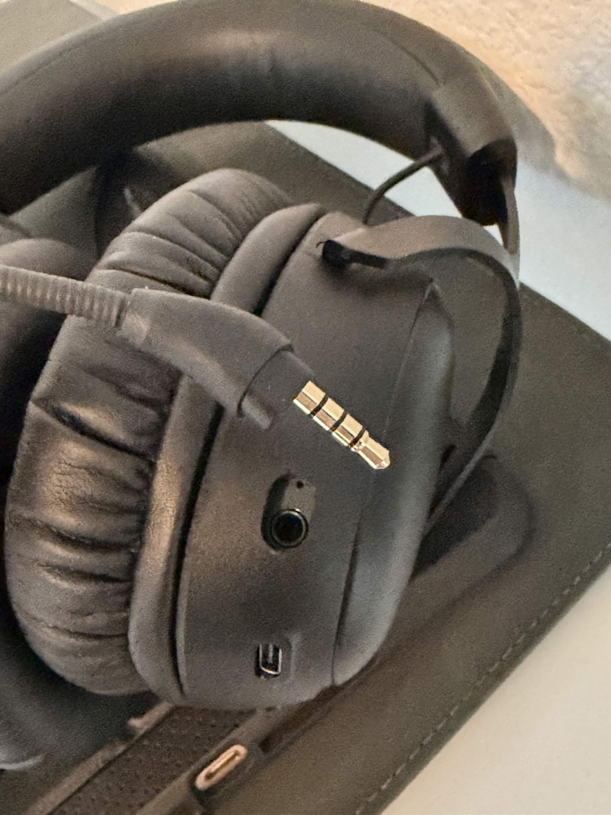 HyperX Cloud III S - Wireless Gaming Headset for Multi-Platform, 2.4GHz, Bluetooth, Battery Life up to 120 Hours 2.4GHz / 200 Hours Bluetooth, 53mm Angled Drivers, Detachable Mic - Black customer photo 2