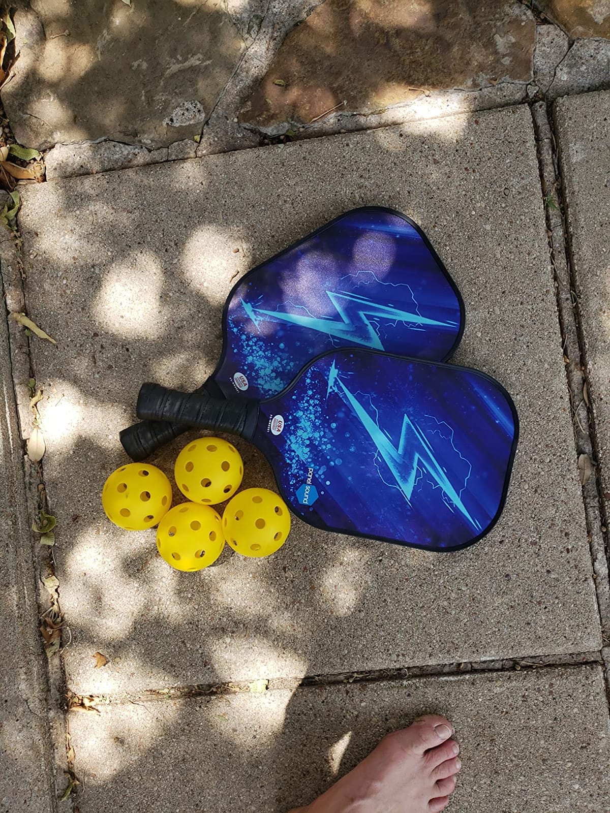 Pickleball Paddles Set of 2 or 4, USAPA Approved Fiberglass Pickleball Racket Set with 4 Outdoor Pickleballs and 1 Carrying Case customer photo 1