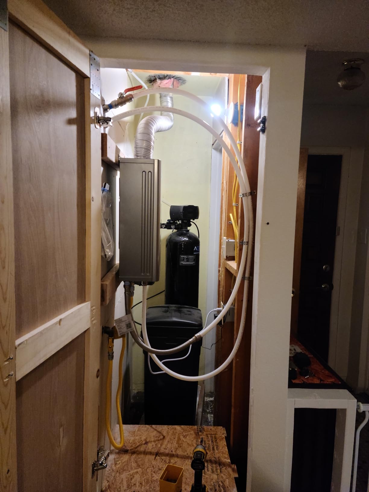 APUS Natural Gas Tankless Water Heater, 140,000 BTU, Up to 6.8 GPM, Indoor customer photo 1