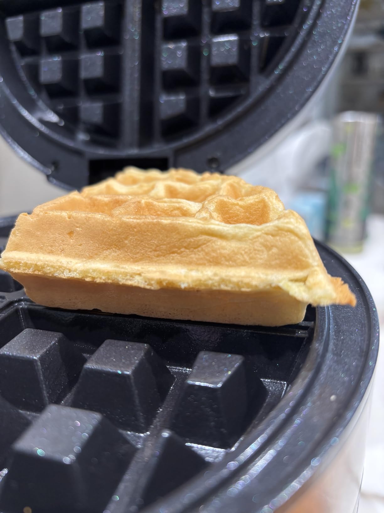 Cuisinart Double Flip Belgian Waffle Maker, Stainless Steel, 1400W (WAF-F40NAS) customer photo 2