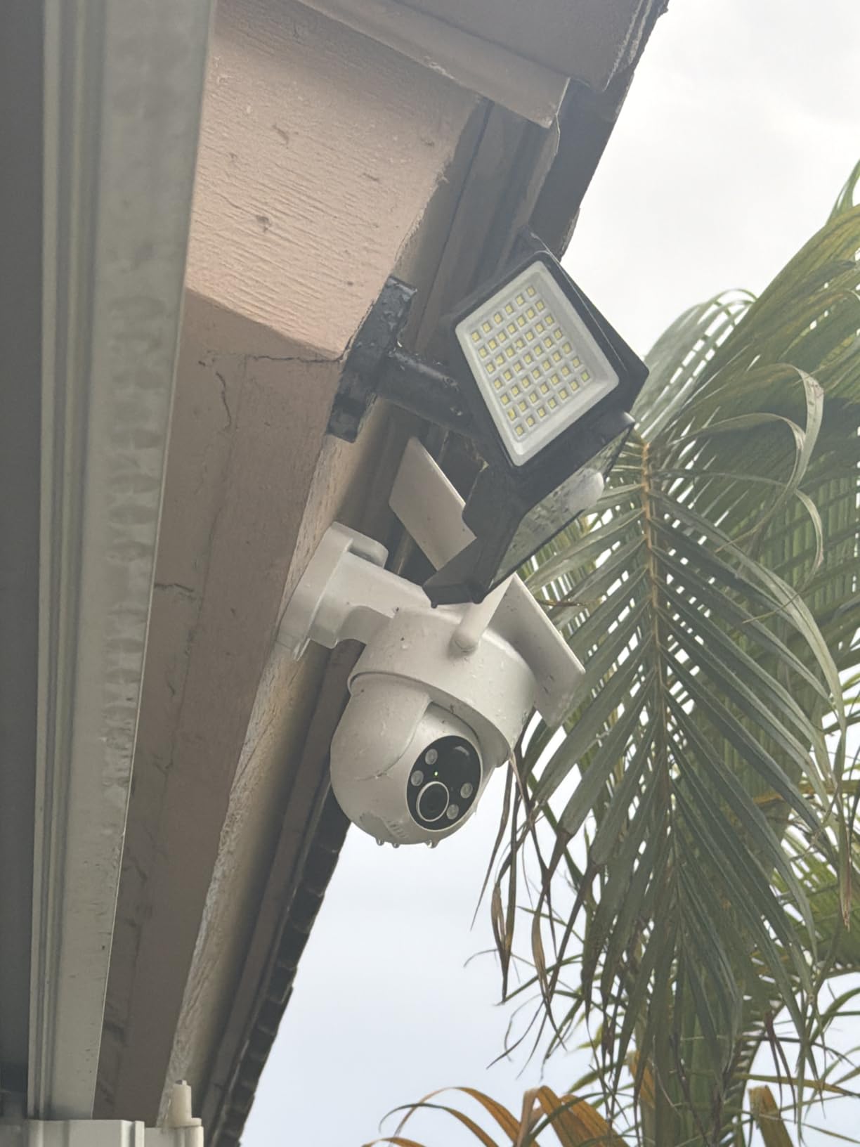 LITYMOL 2K 2.4g WiFi Security Cameras Wireless Outdoor, 360° View Solar Cameras for Home Security, Color Night Vision, Motion Detection, 2-Way Audio, Spotlight Siren Alarm, SD/Cloud Storage customer photo 1