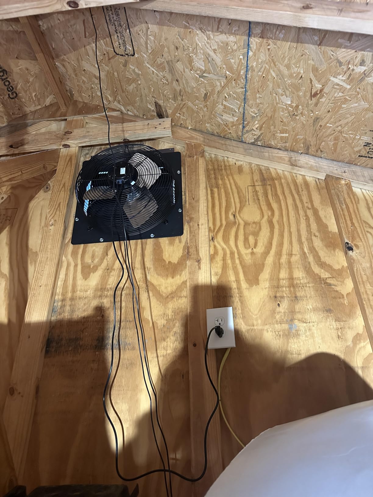 VEVOR 14 inch Exhaust Fan, Wall Mounted Attic Fan with Variable Speed, Temperature & Humidity Controller, 2000 CFM, Automatic Shutter customer photo 2