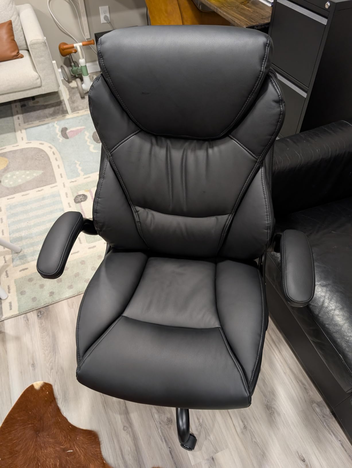 Brage Living Big and Tall Office Chairs 400LBS Heavy Duty High Back Leather | Comfortable Desk Chair with Flip-up Arms, Swivel Rolling Computer Chair for Heavy People, Black customer photo 2