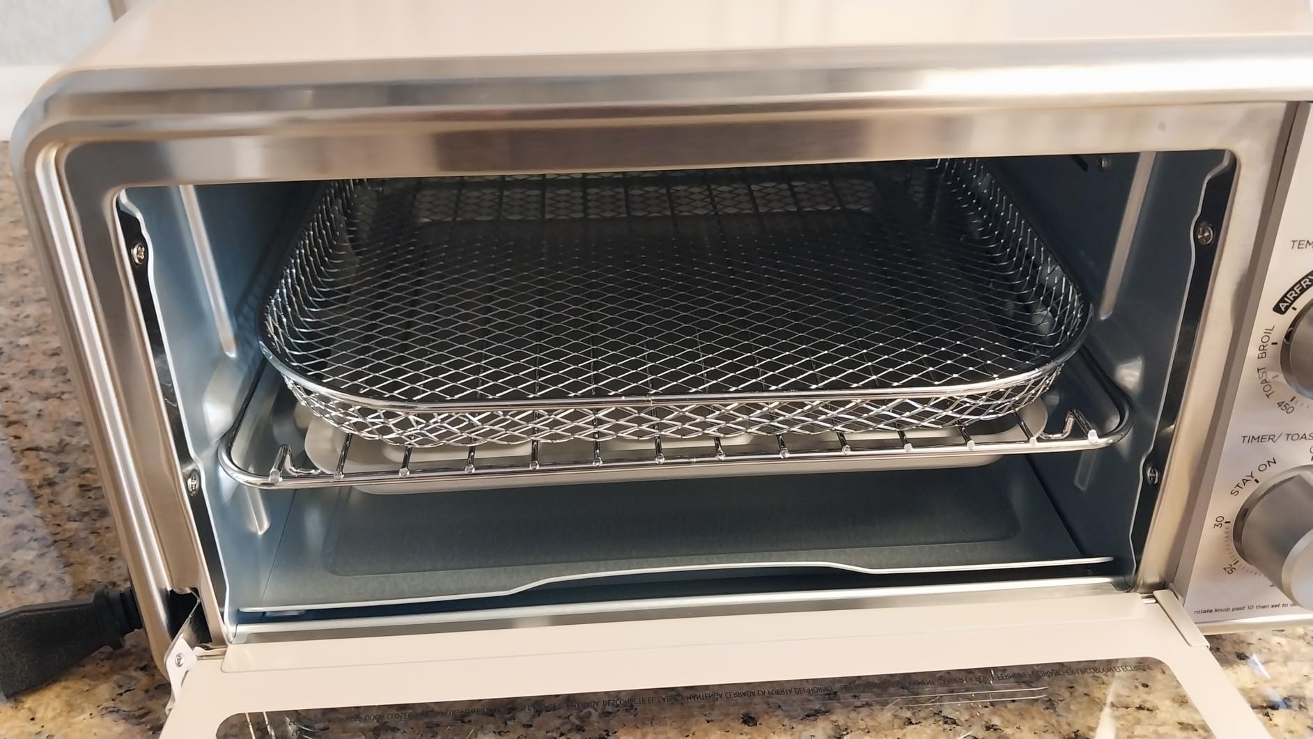 BLACK+DECKER Crisp 'N Bake Pro 4-Slice Digital Air Fry Oven | 5 cooking functions, convection air fry, fits 10-inch pizza and includes accessories for everyday cooking. customer photo 1