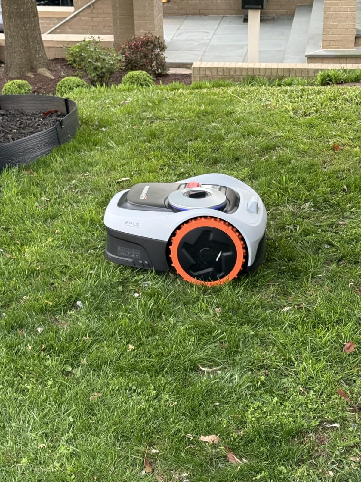 Segway Navimow i206 AWD Robot Lawn Mower, New i105N, 0.15 Acre, 45% Slopes | Perimeter Wire-Free Setup, NRTK-Vision Auto Mapping, Zero-Turn Steering, 2–3.6-Inch Cutting Height, 20-Zone App Control customer photo 1