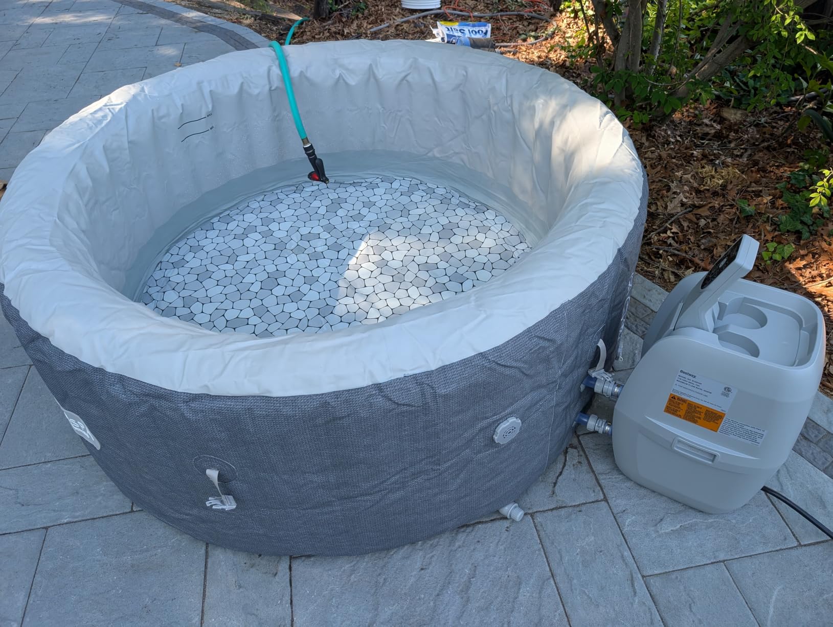 SaluSpa Hot Springs 2-4 Person Round Inflatable Hot Tub, Energy-Efficient customer photo 1