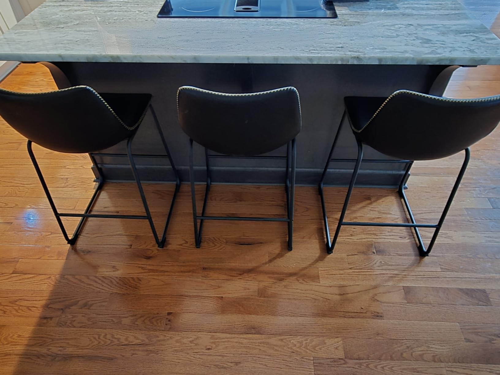DUMOS Counter Height Bar Stools Set of 4, Faux Leather Metal Bar Chairs customer photo 2