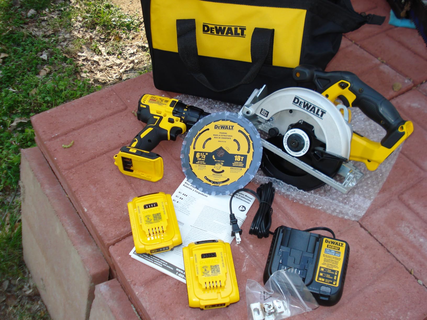 DEWALT 20V MAX Cordless Drill Driver and Circular Saw Combo Kit with 2 x 2 Ah Batteries and Charger, Contractor Bag (DCK252D2) customer photo 1