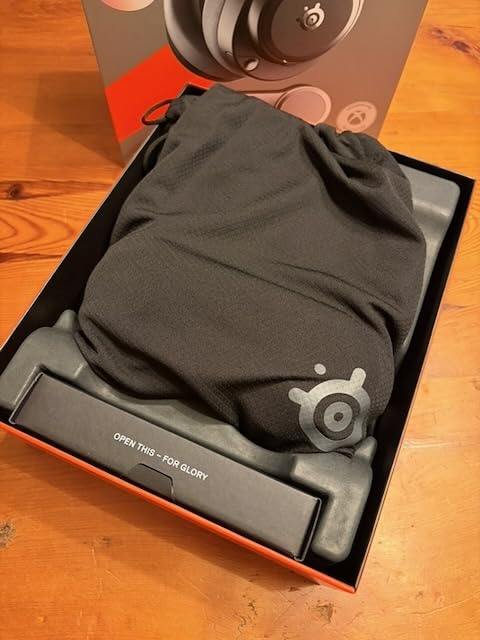 SteelSeries Arctis Nova Pro Omni - Hi-Res Wireless Gaming Headset, 96kHz/24bit, ANC, ClearCast Pro Mic, AI Noise Rejection, Mobile App, Mix 2.4GHz + BT, OmniPlay PC+PlayStation+Xbox - Midnight Blue customer photo 1