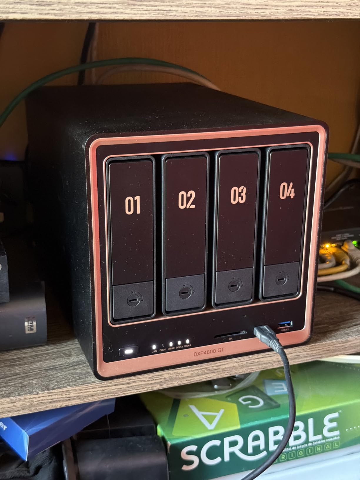 UGREEN NAS DXP4800 GT 4-Bay for Creators, Tech Enthusiasts and Office Teams | Smart Home Data Hub, Direct NAS Editing & Dual 10GbE Transfers, Ryzen R2514, 8GB DDR4, 2x 10GbE, 2x M.2 NVMe Slots, Diskless customer photo 1
