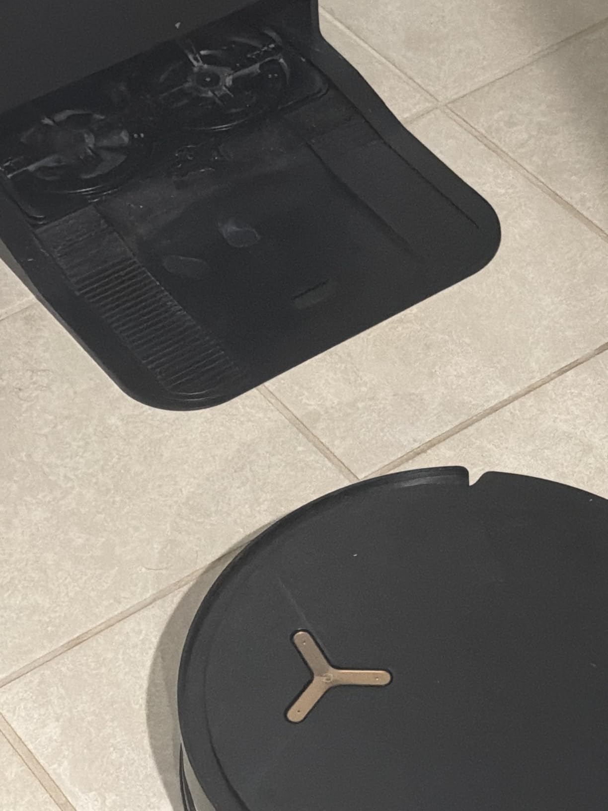 ECOVACS DEEBOT T50 MAX PRO Omni Robot Vacuum, 18,500Pa Blast Suction | ZeroTangle 2.0 for Pet Hair, 18mm Mop Lift, TruEdge 2.0, AI Obstacle Avoidance, Self-Emptying, Hot Water Mop Wash customer photo 2