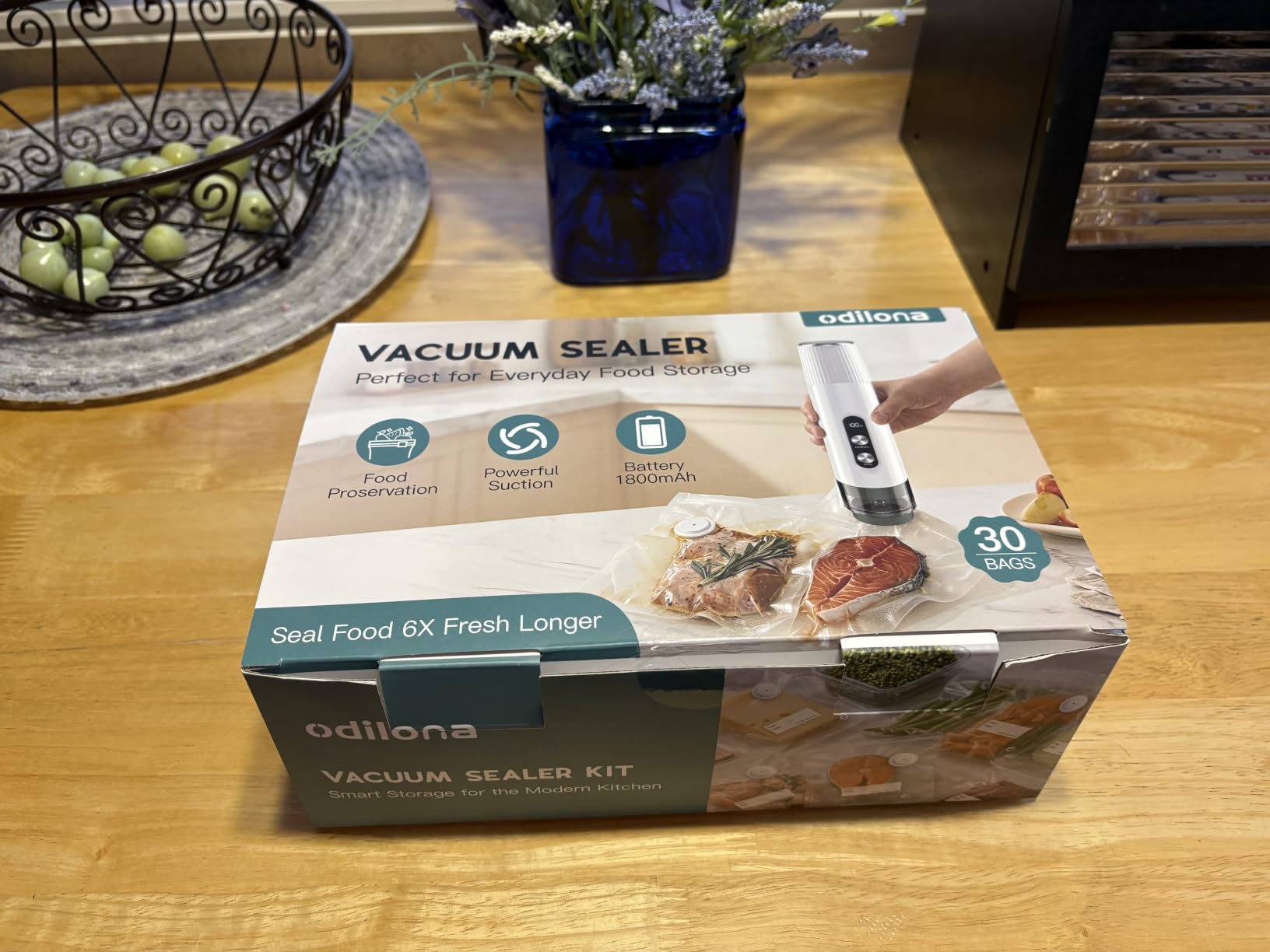 Compact Vacuum Sealer for Food, Cordless Handheld Vacuum Sealer Machine with 30 Reusable Bags, 1800mAh Rechargeable Portable Food Saver for Sous Vide, Meal Prep, Meat & Vegetables customer photo 1