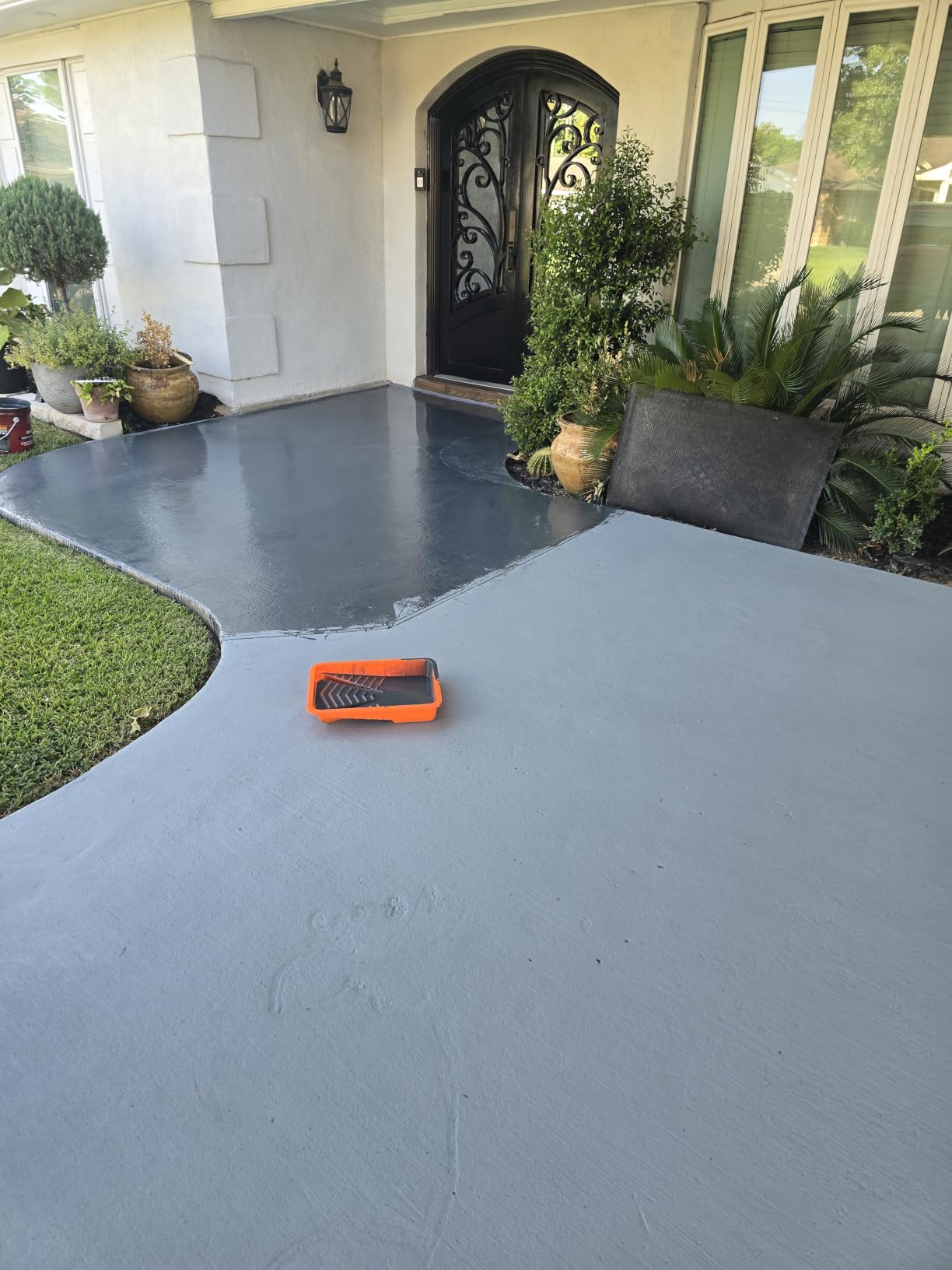 4 Gallon Epoxy Floor Paint kit (Dark gray,High-gloss,800 sq.ft) -100% solids| 6H hardness|20-year durability| Compatible with decorative color flakes, Concrete coating for Garages,Basements, Wall. customer photo 1
