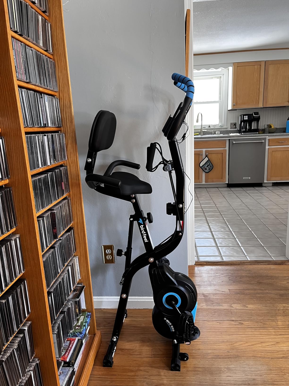 Foldable Exercise Bike, 8-Level Magnetic Stationary Bike for Home Gym customer photo 1
