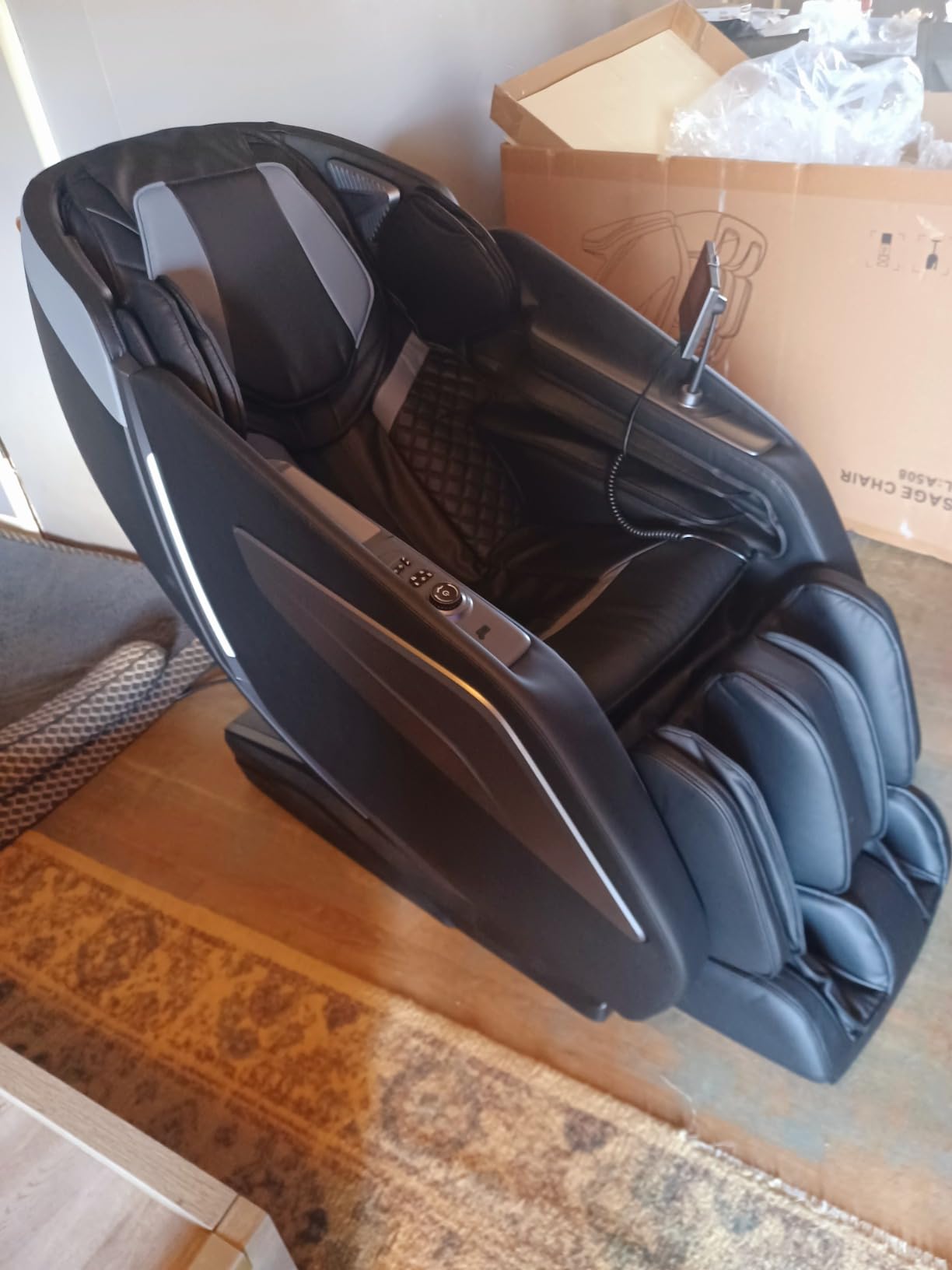 Massage Chair Full Body Zero Gravity, 3D SL-Track Shiatsu Massage with Unique Rocking Sleep Mode, Upgraded Calf & Knee Massage (+11cm) for Tall People, Wireless Charging & Touch Screen, Black customer photo 1