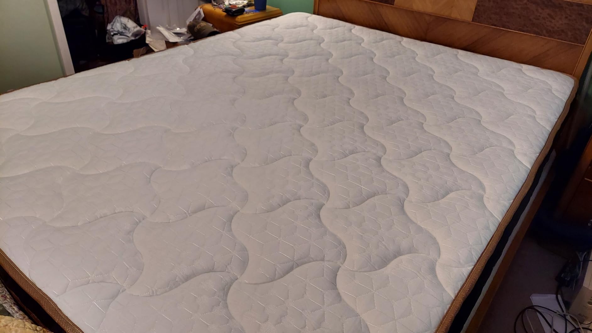 Queen Mattress 12 Inch, Cooling Hybrid Bed in a Box, 7-Zones Individual Pocket Spring, Motion Isolation, Targeted Hip/Shoulder/Lumbar Support, Fiberglass-Free, 365-Night Trial, CertiPUR-US customer photo 2