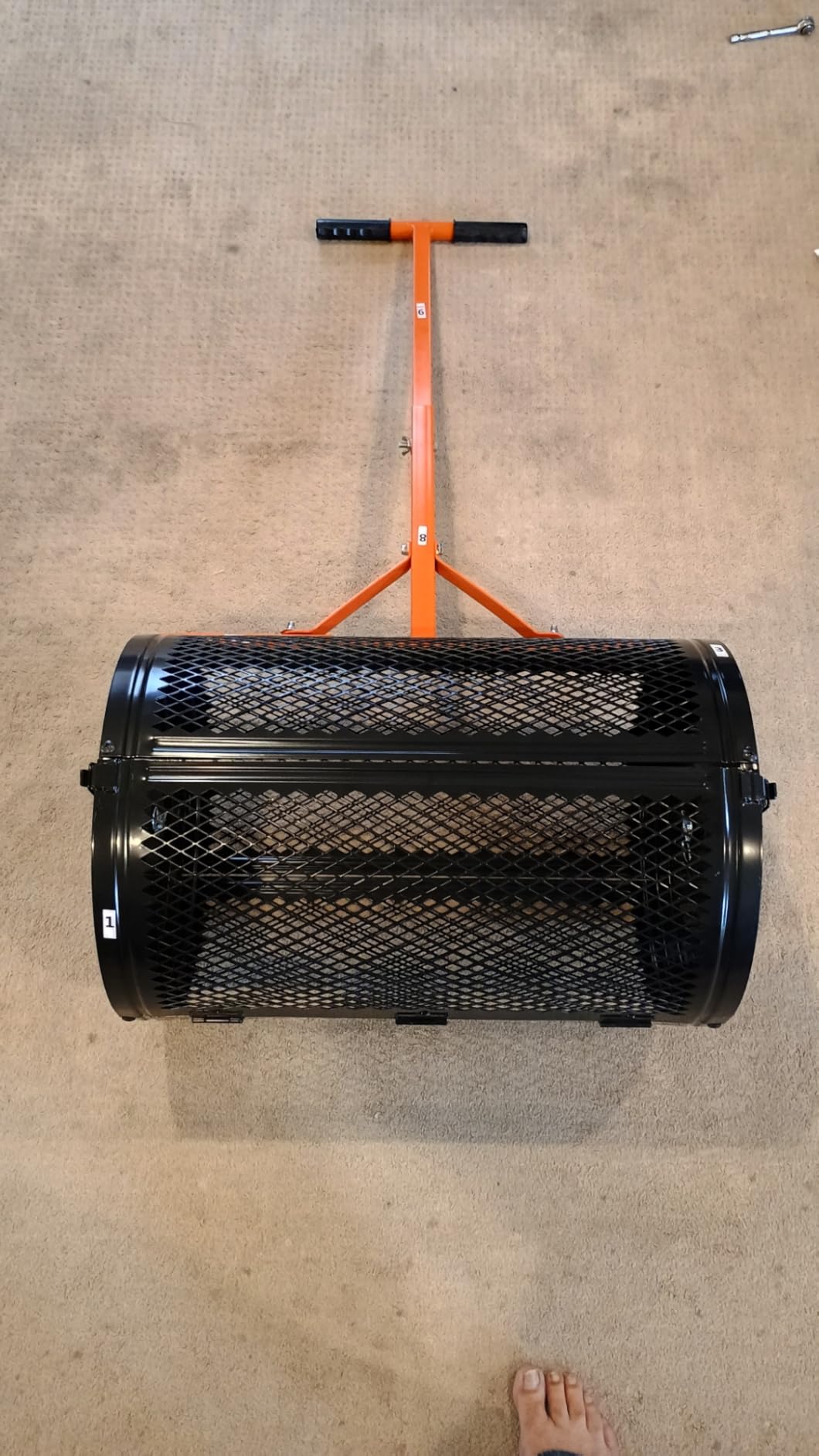 VEVOR Push Lawn Spreader 80 lbs Capacity Walk-Behind Broadcast Spreader | for Garden Care, 12 ft Spreading Width & 15 Adjustable Settings, 10 in All-Terrain Tires for Seed Fertilizer, Salt Ice Melt customer photo 1