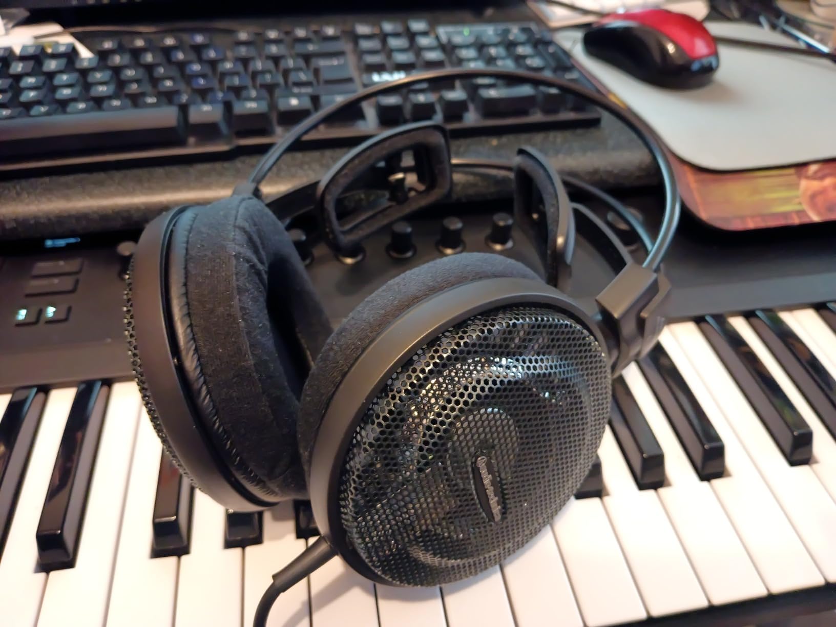 Audio-Technica ATH-AD700X Audiophile Open-Air Headphones Black customer photo 2