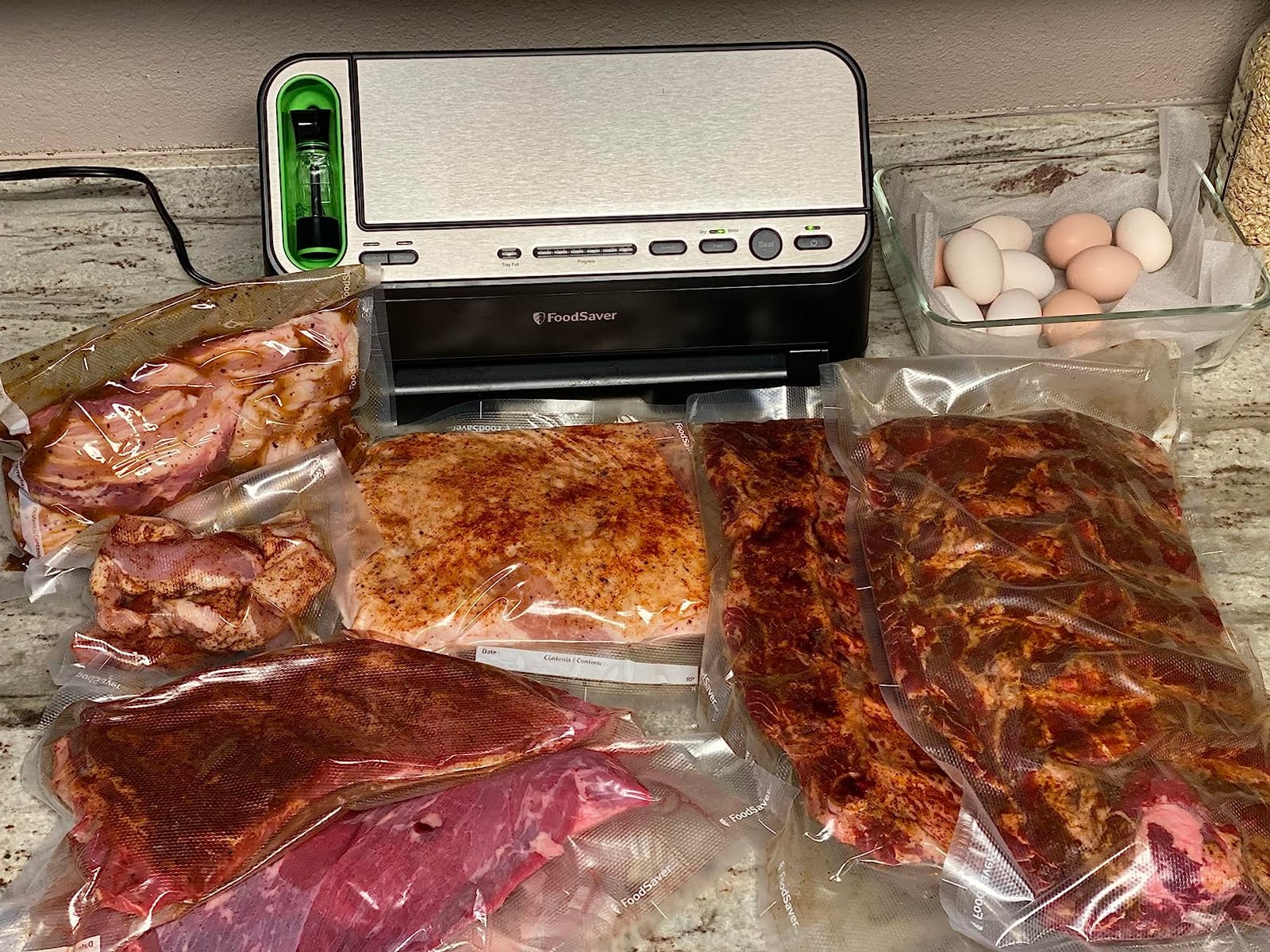 FoodSaver V4400 2-in-1 Vacuum Sealer Machine with Automatic Vacuum Sealer Bag Detection and Starter Kit customer photo 1