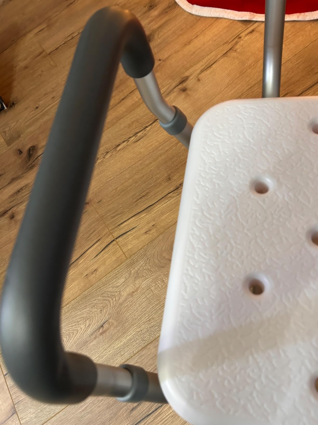 Vaunn Medical Deluxe Spa Shower Chair with Arms and Back, Bath Seat for Seniors, 450 lbs Max Weight, White with Light Gray Arms customer photo 1